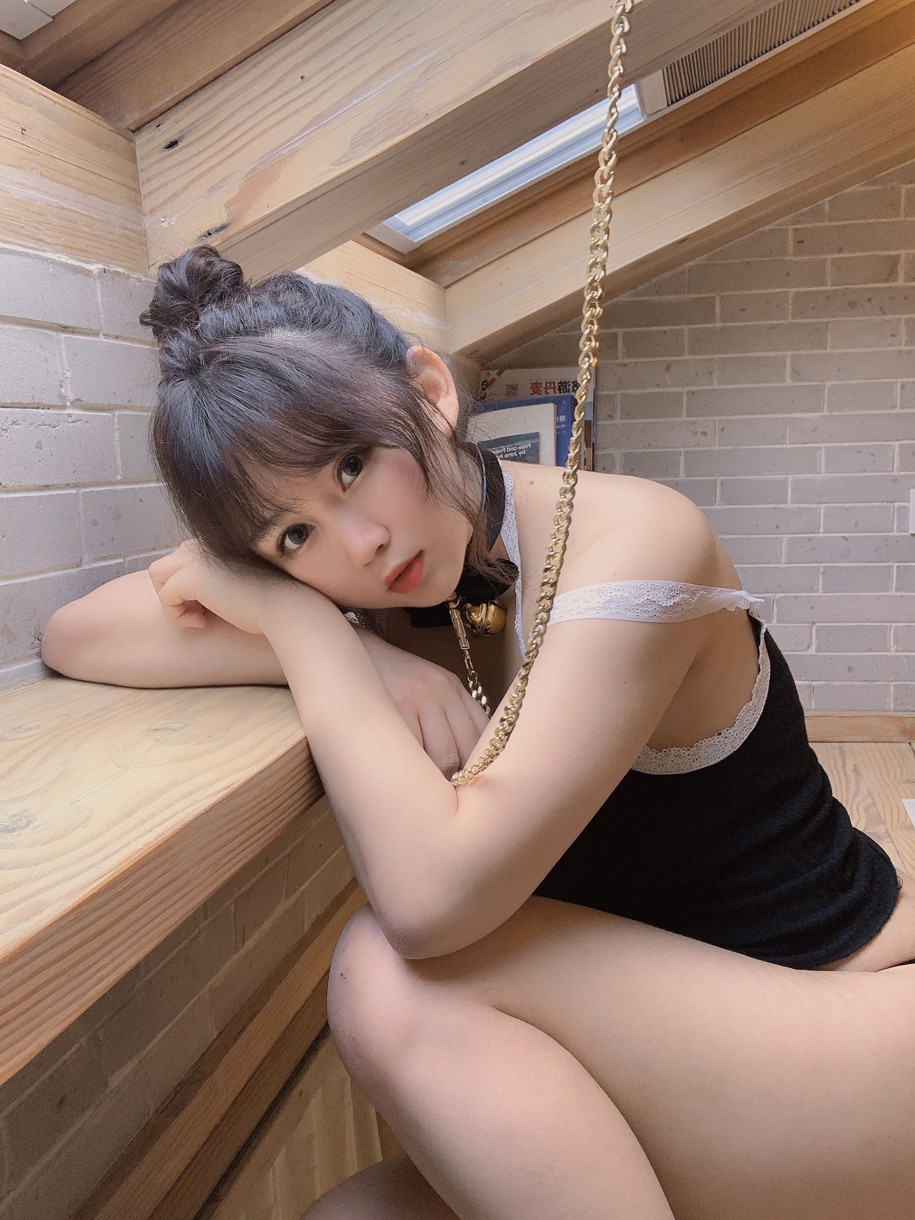 [COS福利] 蜜桃少女是依酱呀 - 囚禁