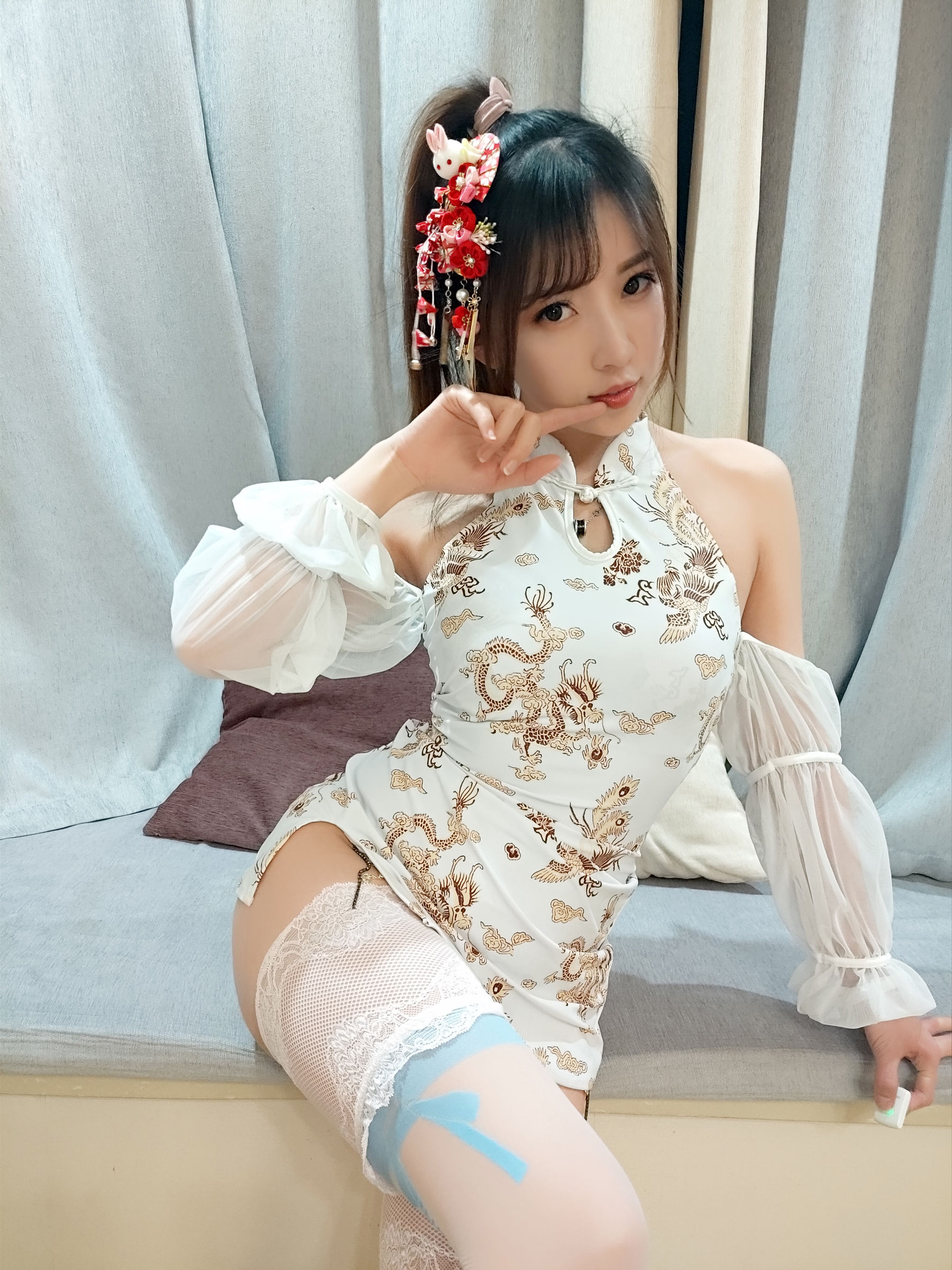[COS福利] 斗鱼主播小女巫露娜 - 白色蕾丝长筒