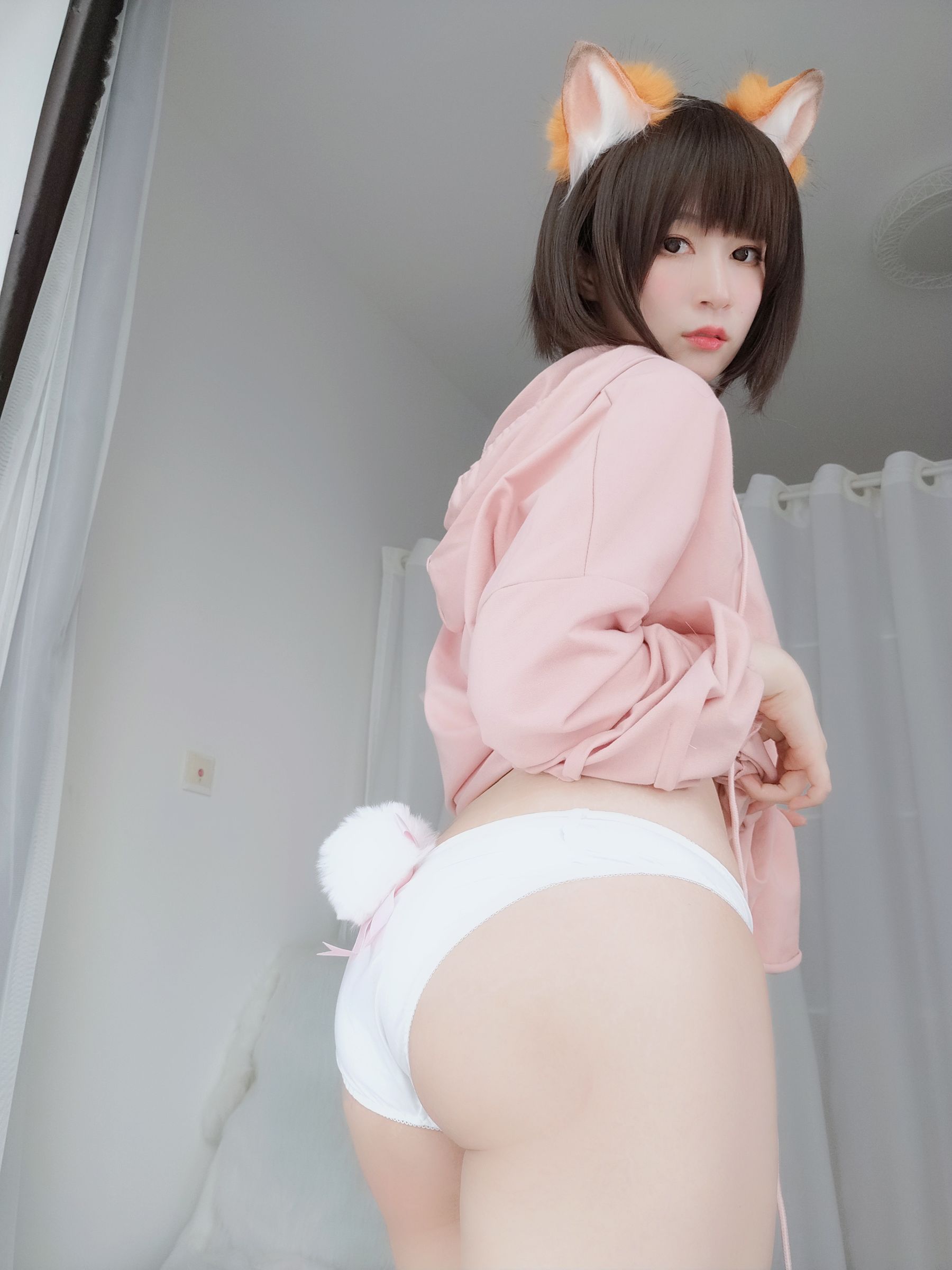 [COS福利] Coser小姐姐白银 - 粉红狐狸
