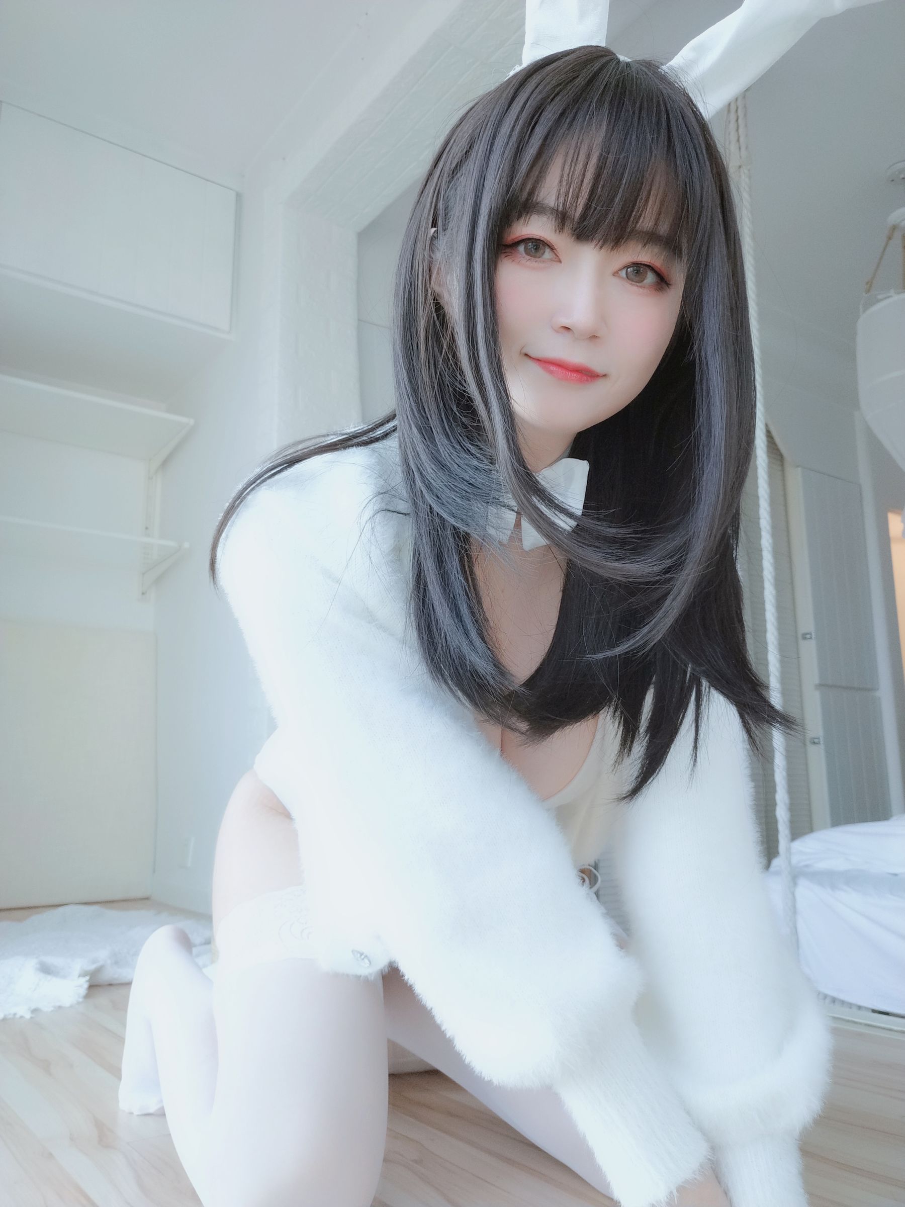 [COS福利] Coser小姐姐白银 - 白丝兔子