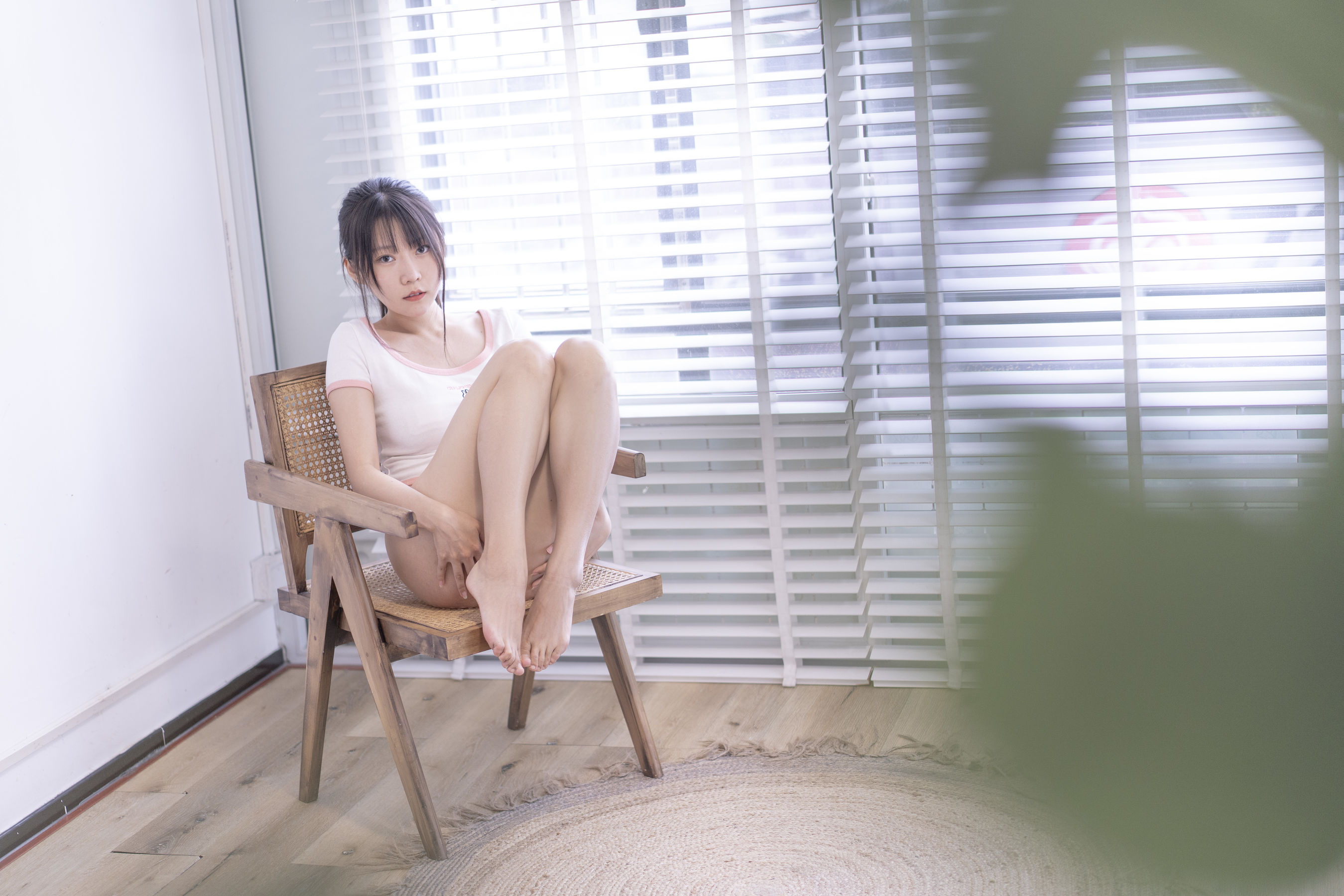 [COS福利] 香草喵露露写真 - 百叶窗