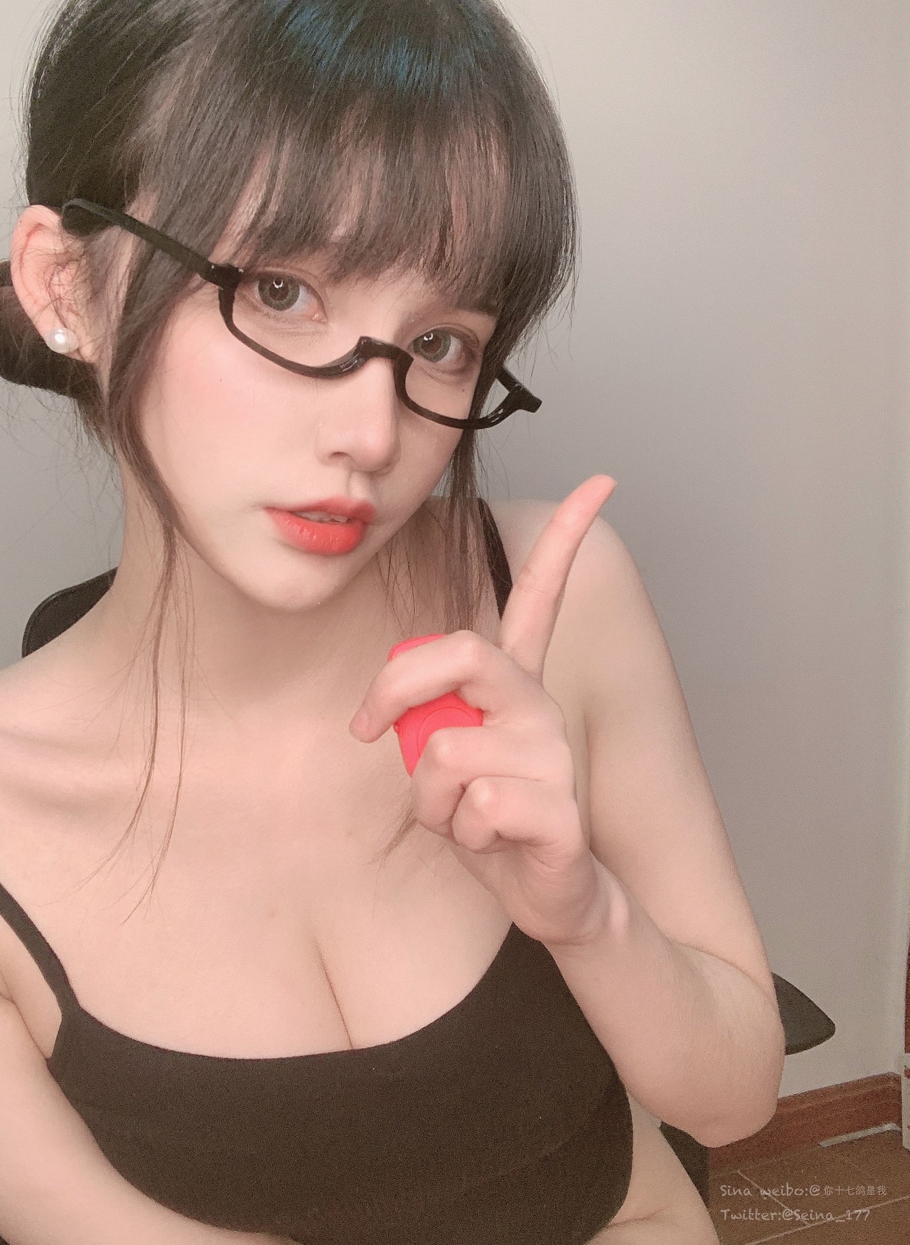 [COS福利] 动漫博主你十七鸽 - 圣诞