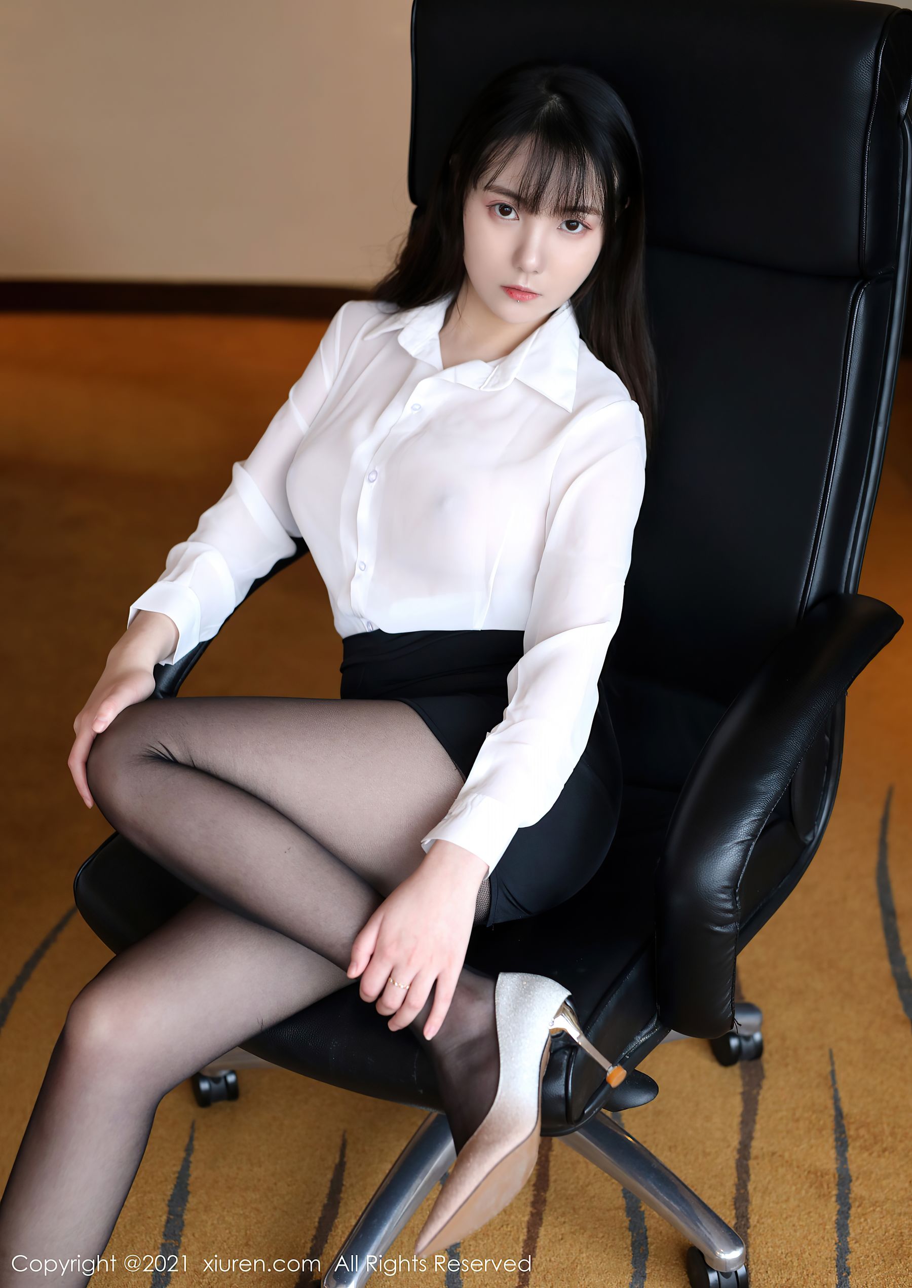 [秀人XIUREN] No.3076 揉揉肉肉