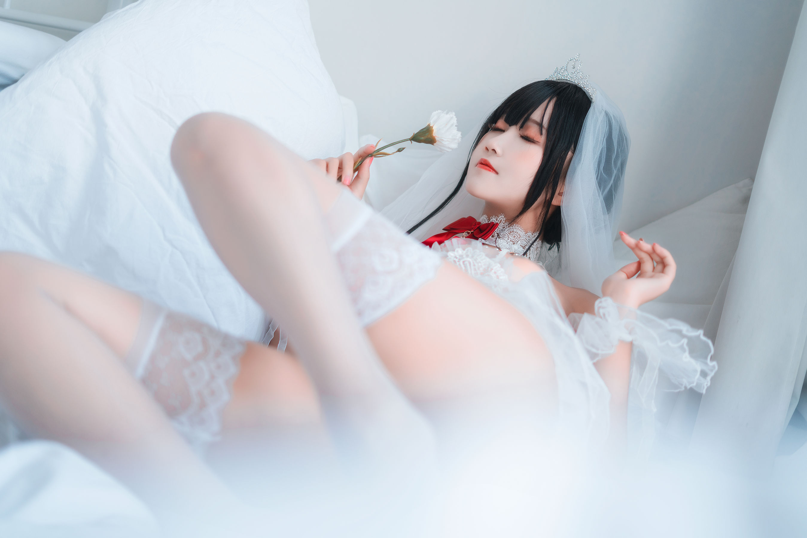 [COS福利] 微博妹子三度_69 - 婚纱孔雀翎