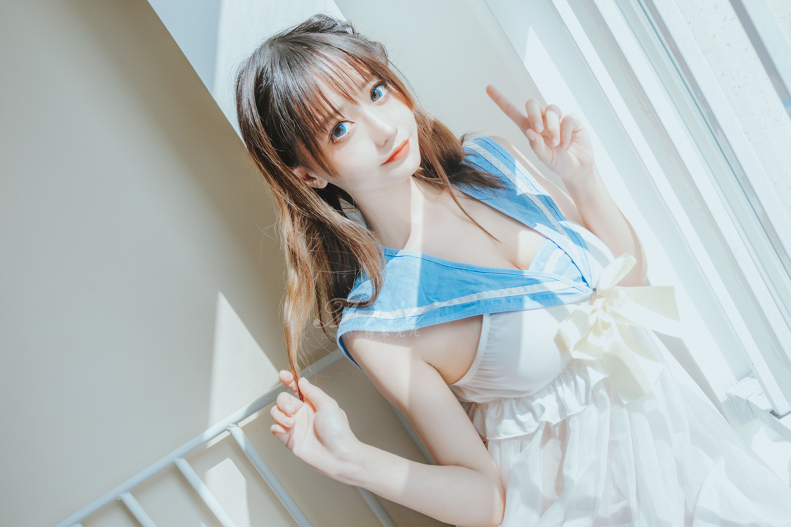 [COS福利] 神本无尾_Aria - 蓝色睡裙