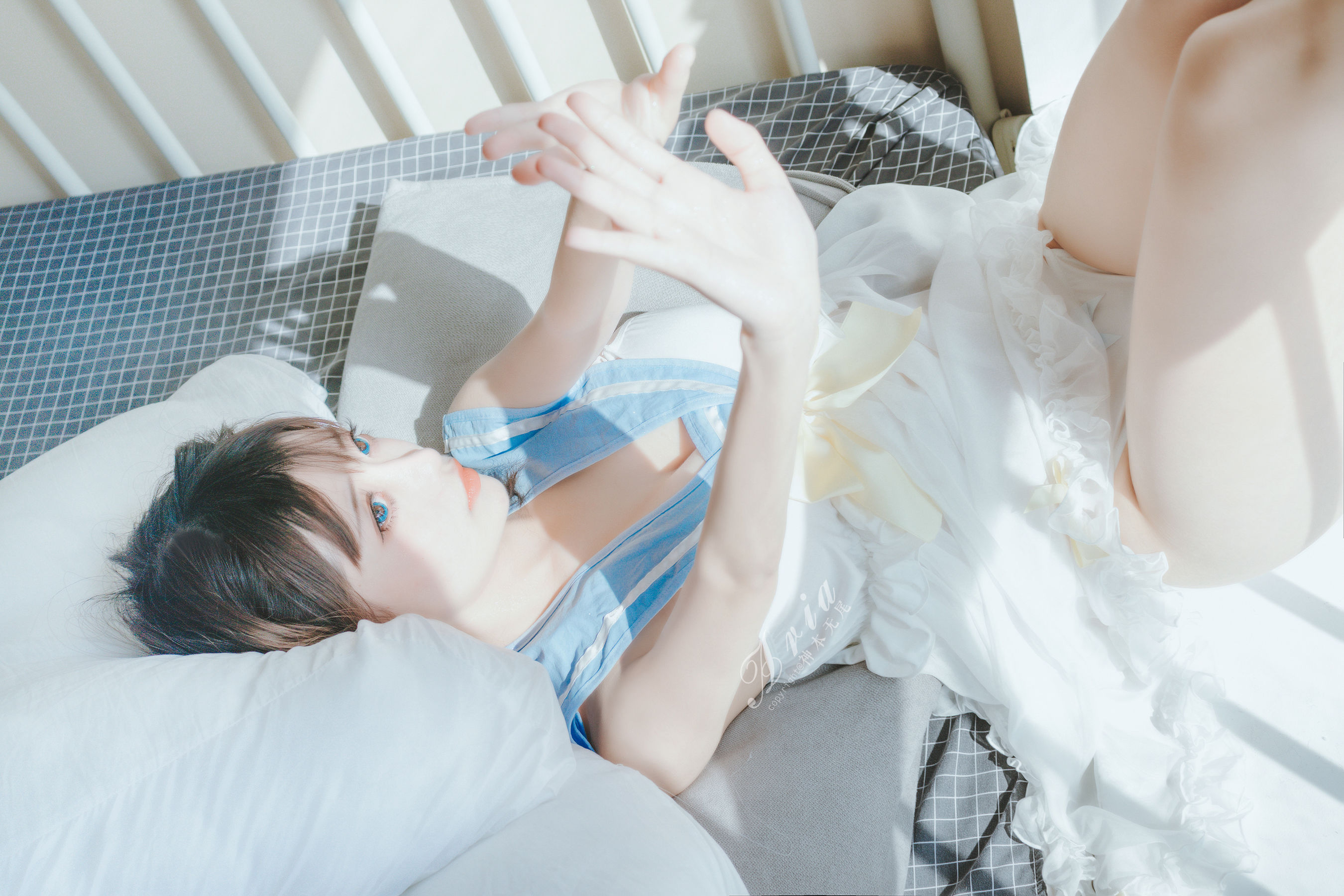 [COS福利] 神本无尾_Aria - 蓝色睡裙