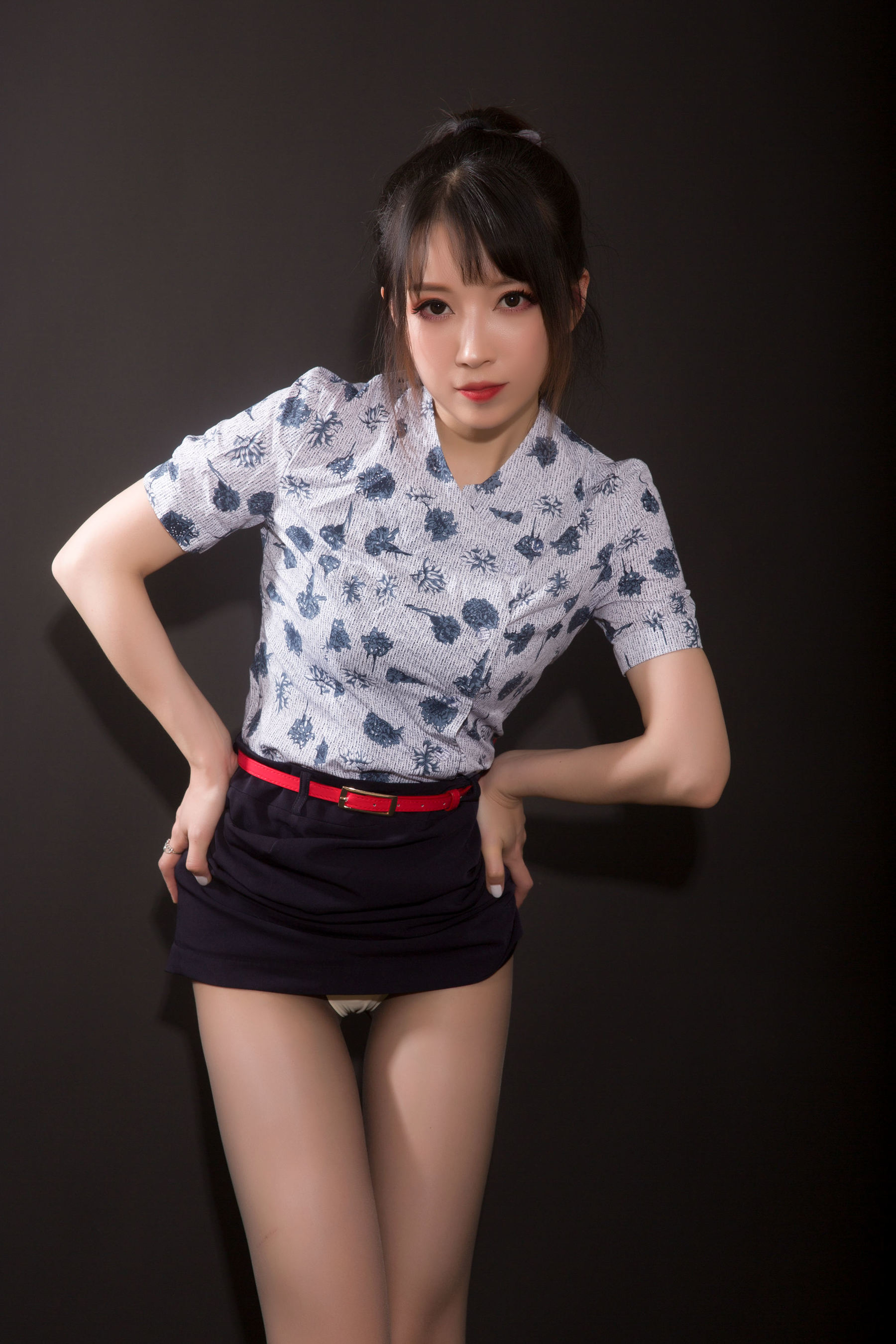 [COS福利] 斗鱼主播小女巫露娜 - 东航棚拍