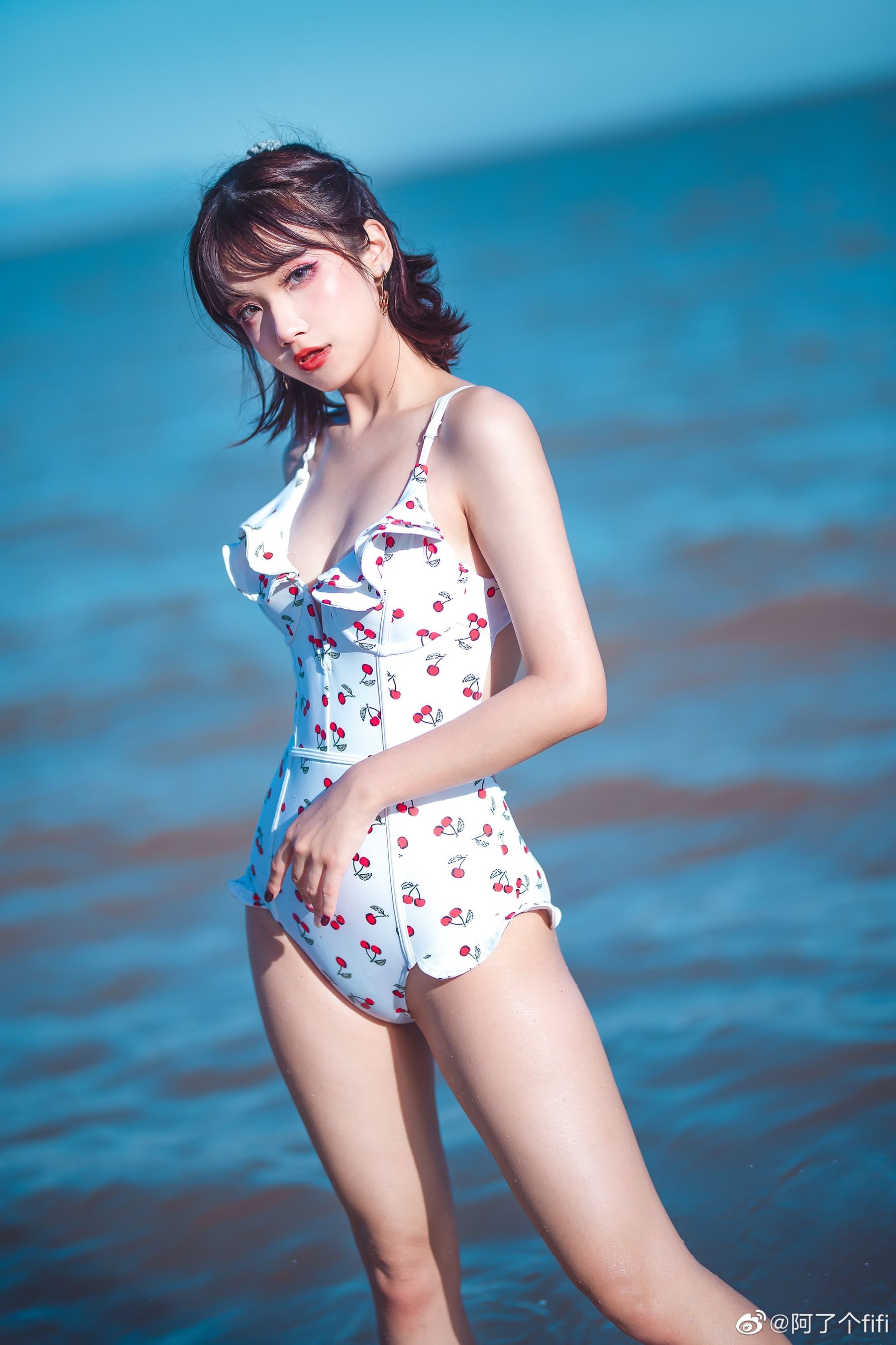 [COS福利] 动漫博主阿了个fifi - 夏天泳装