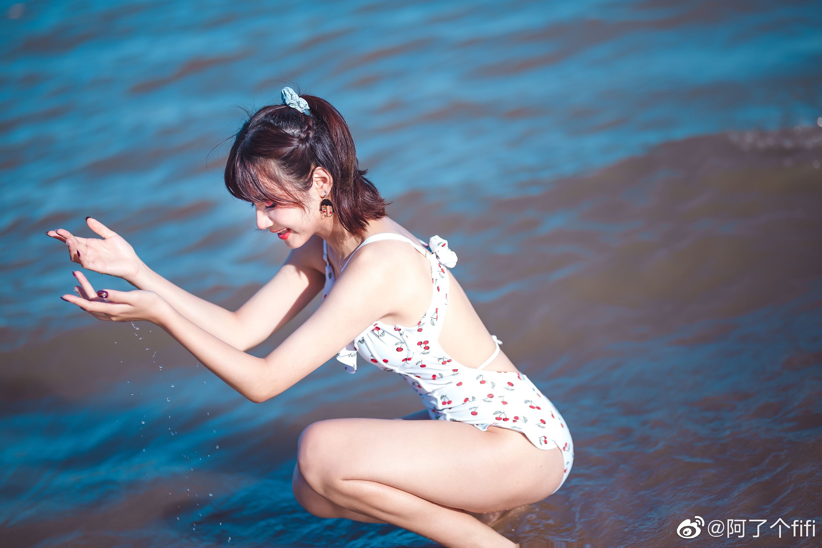 [COS福利] 动漫博主阿了个fifi - 夏天泳装
