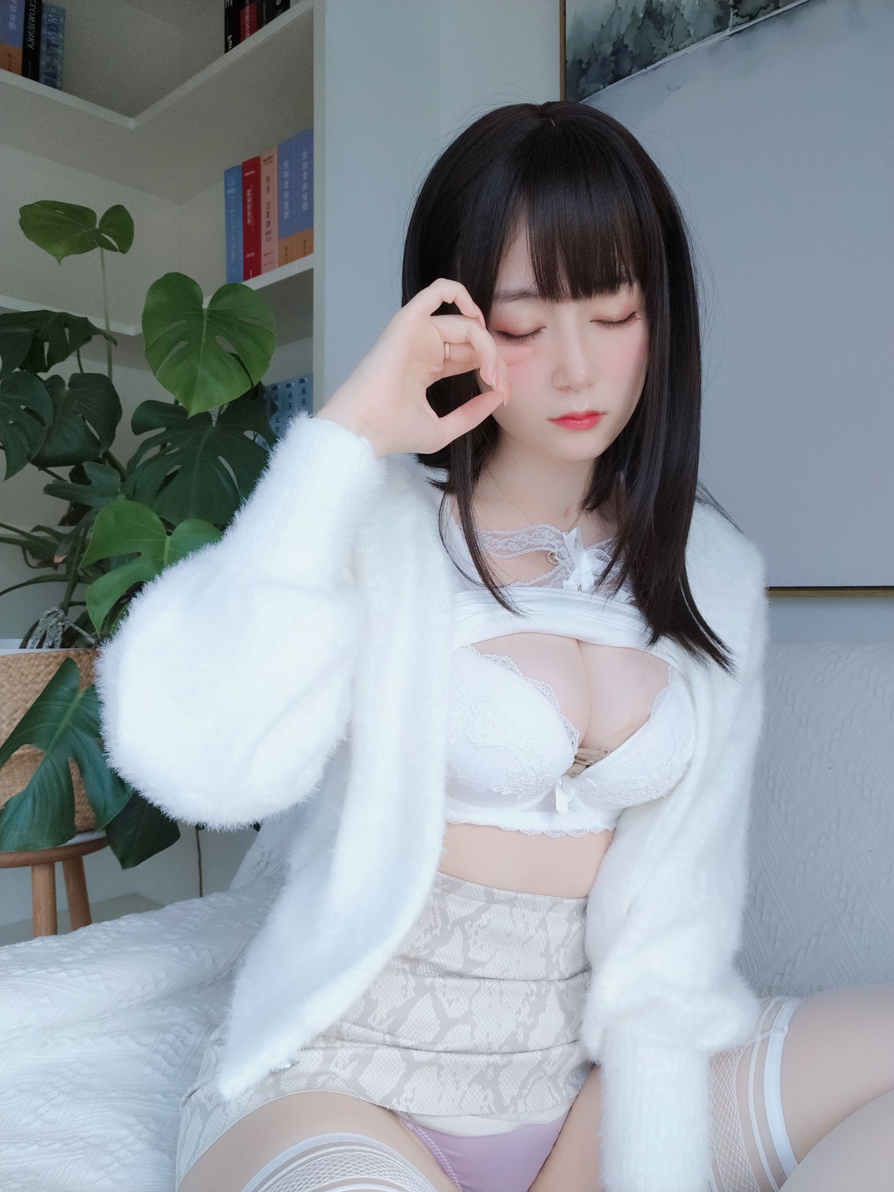 [COS福利] Coser小姐姐白银 - 白蕾丝