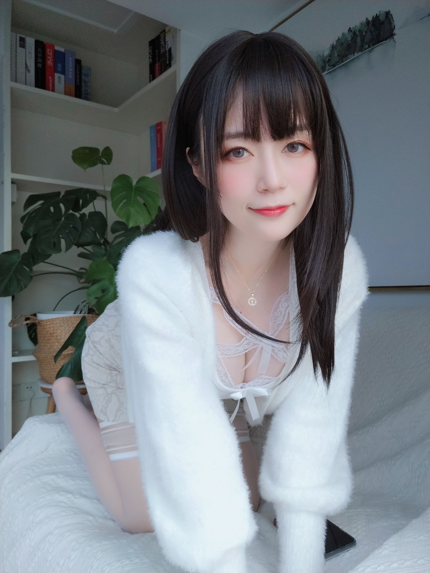 [COS福利] Coser小姐姐白银 - 白蕾丝