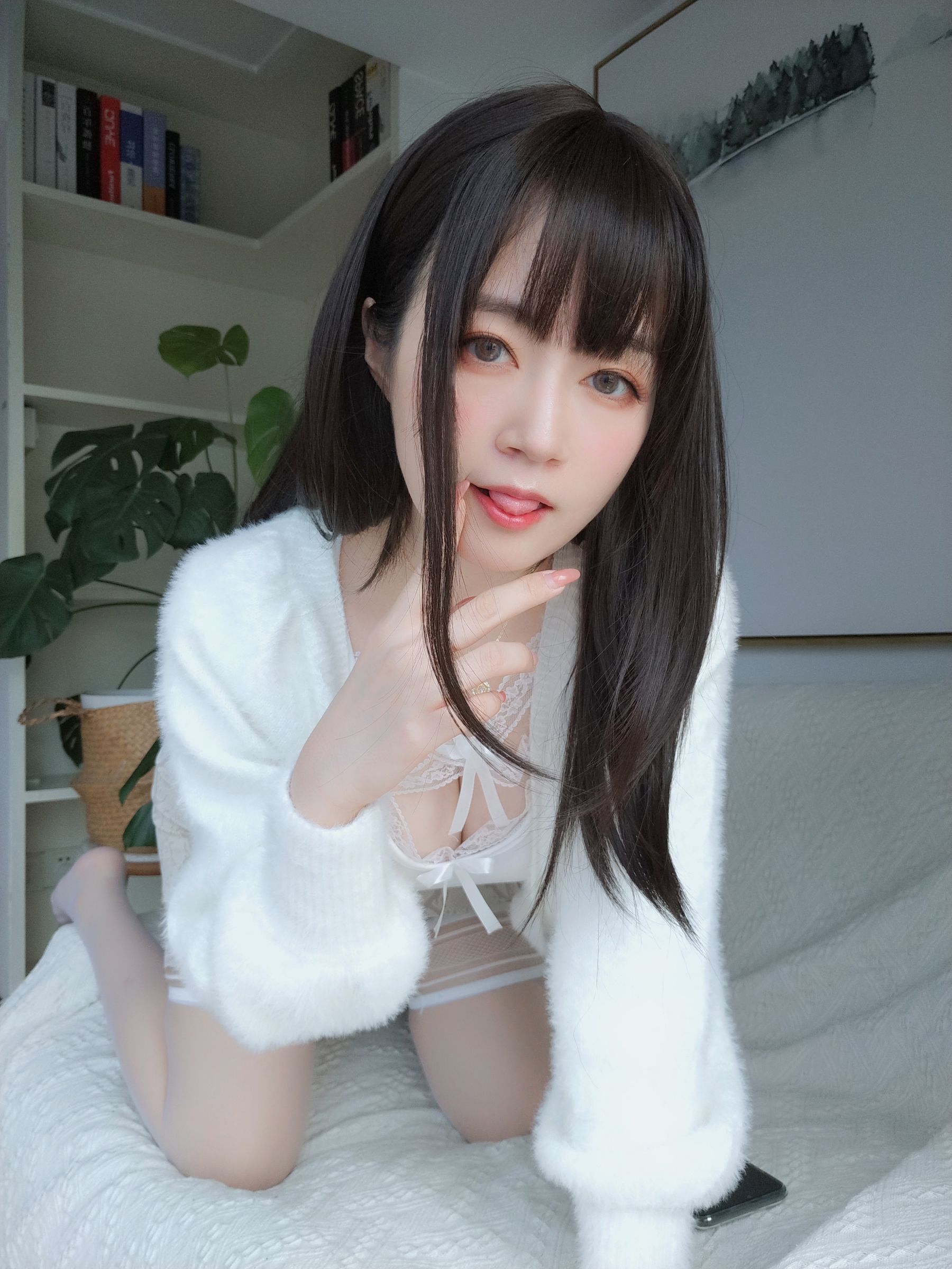 [COS福利] Coser小姐姐白银 - 白蕾丝