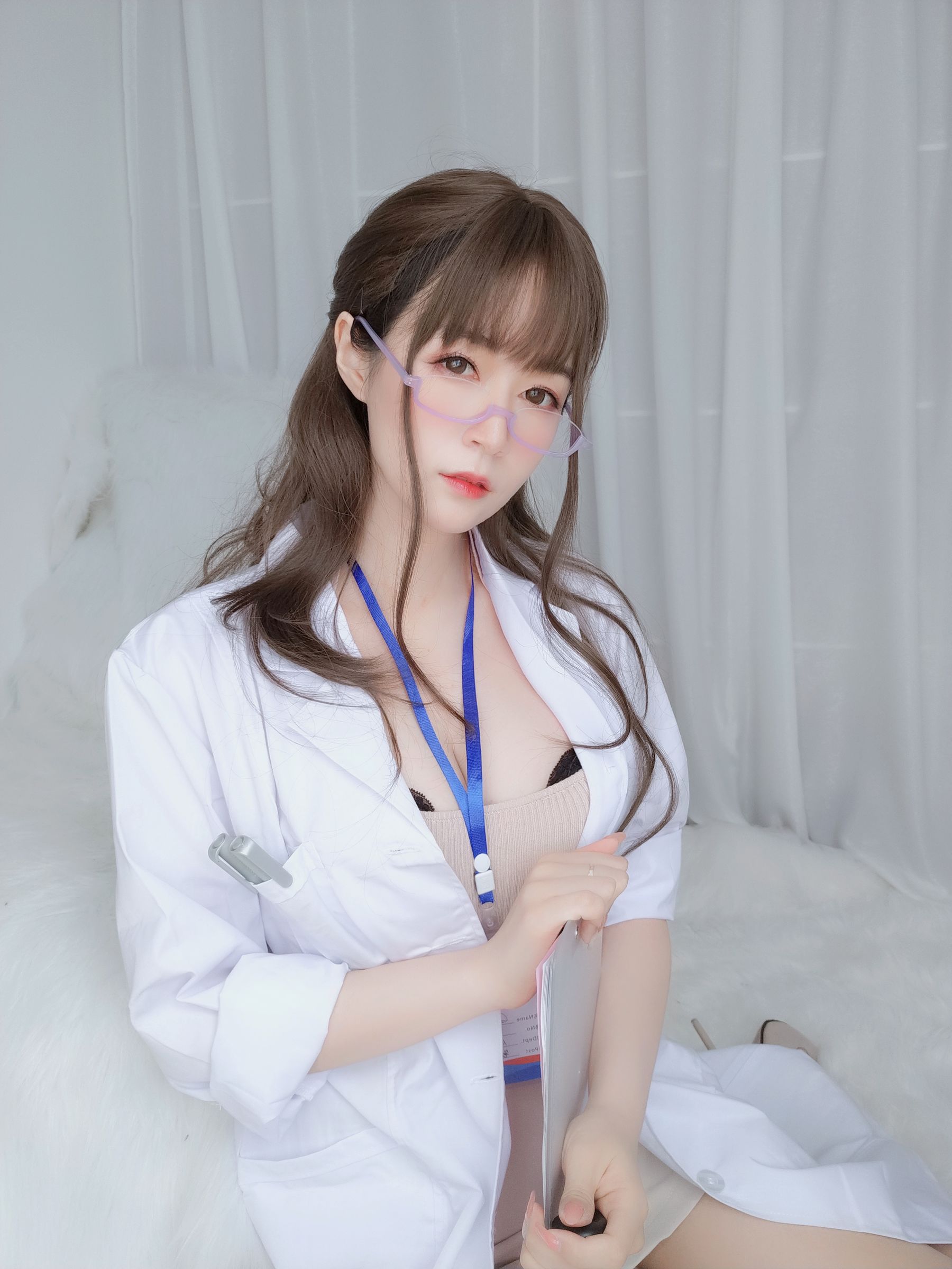 [COS福利] Coser小姐姐白银 - 私人医生