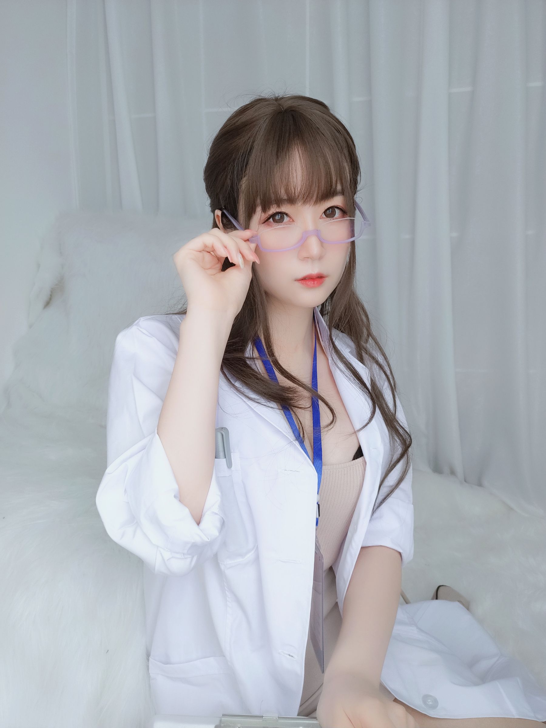 [COS福利] Coser小姐姐白银 - 私人医生