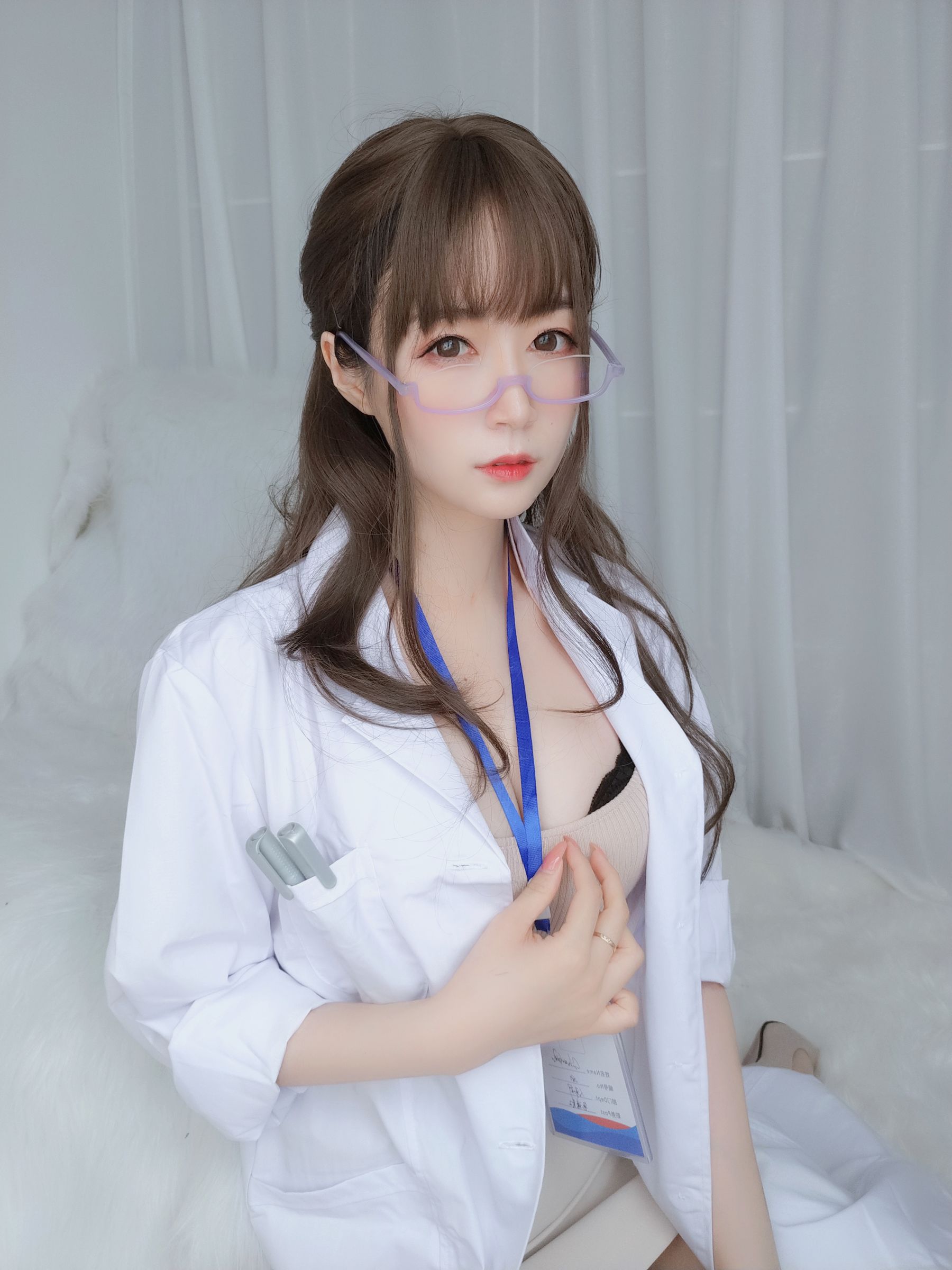 [COS福利] Coser小姐姐白银 - 私人医生