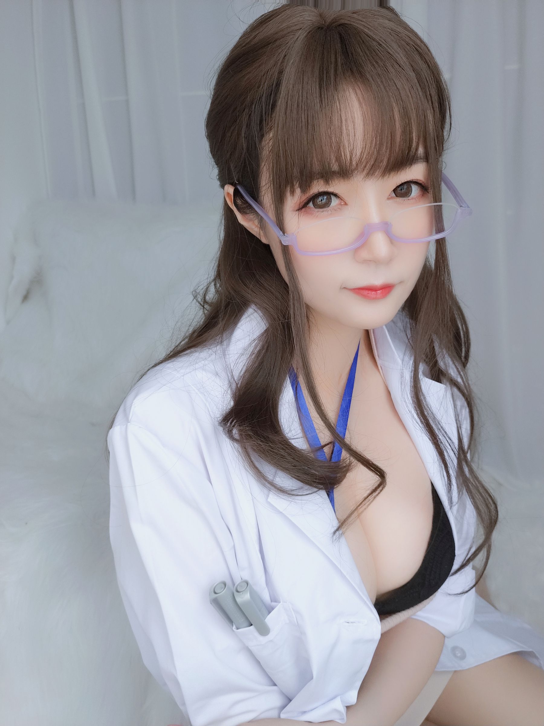 [COS福利] Coser小姐姐白银 - 私人医生