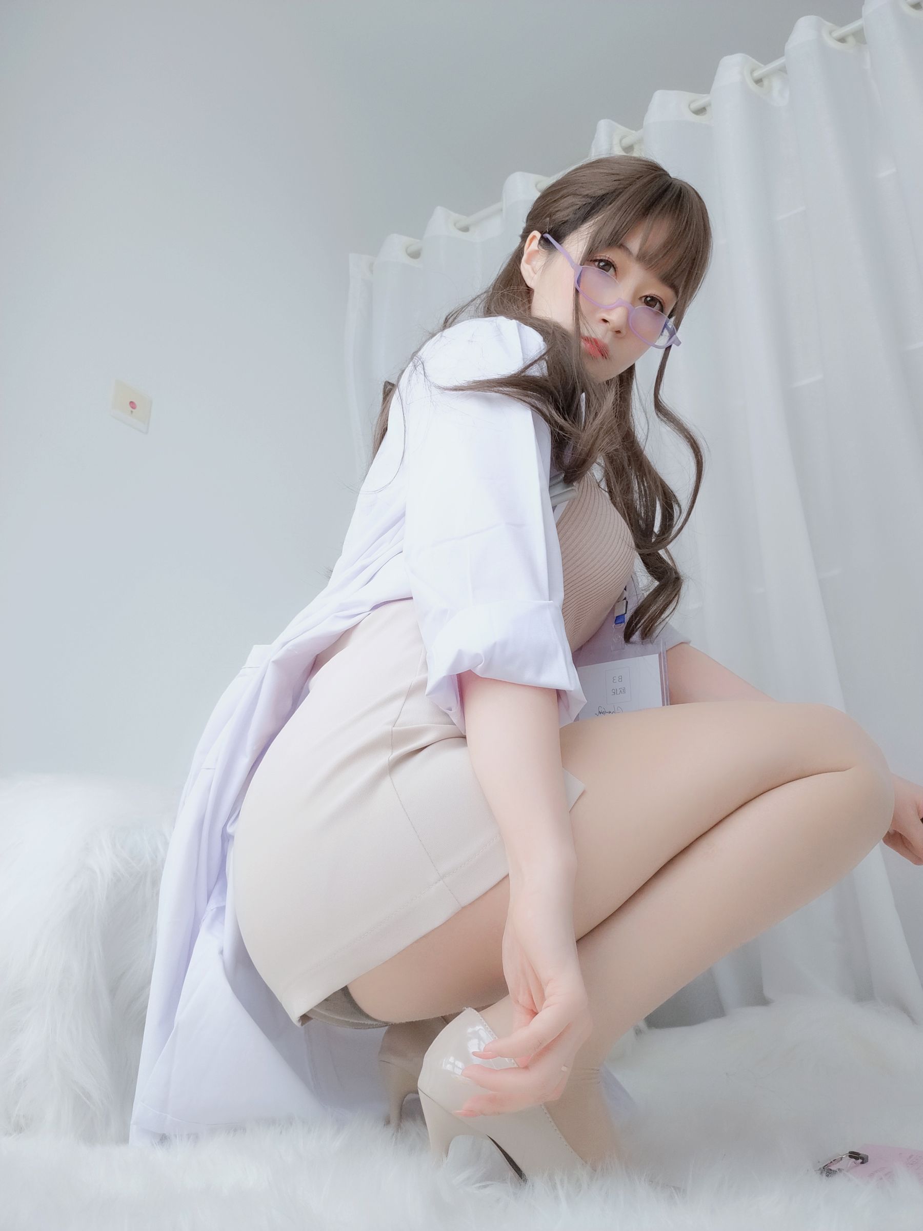 [COS福利] Coser小姐姐白银 - 私人医生