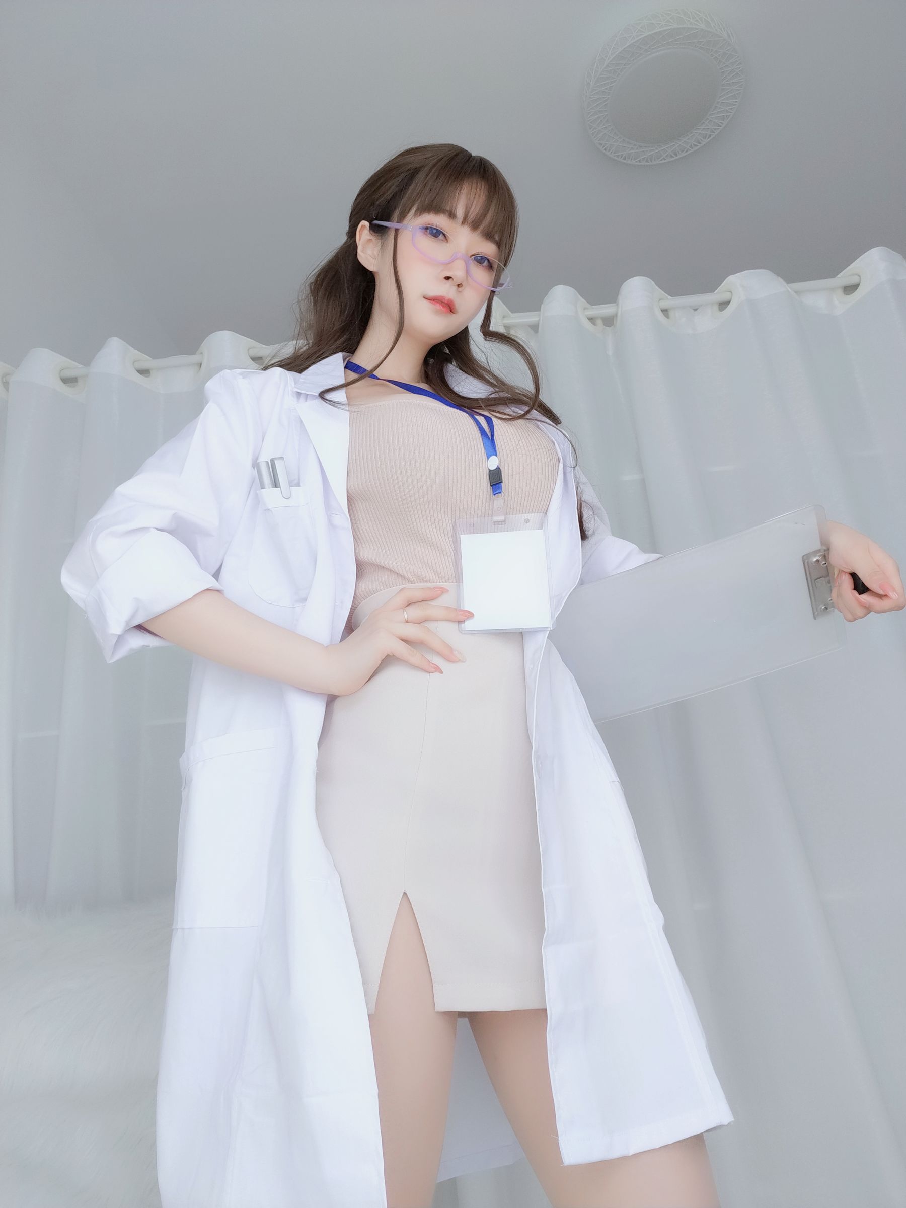 [COS福利] Coser小姐姐白银 - 私人医生