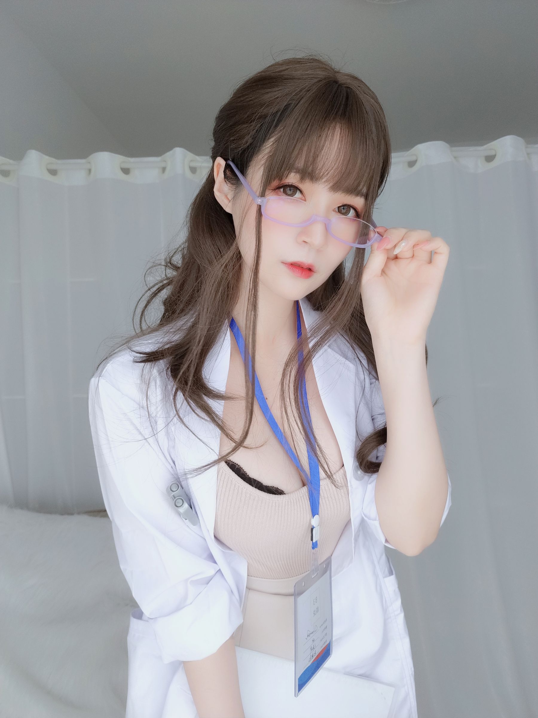[COS福利] Coser小姐姐白银 - 私人医生