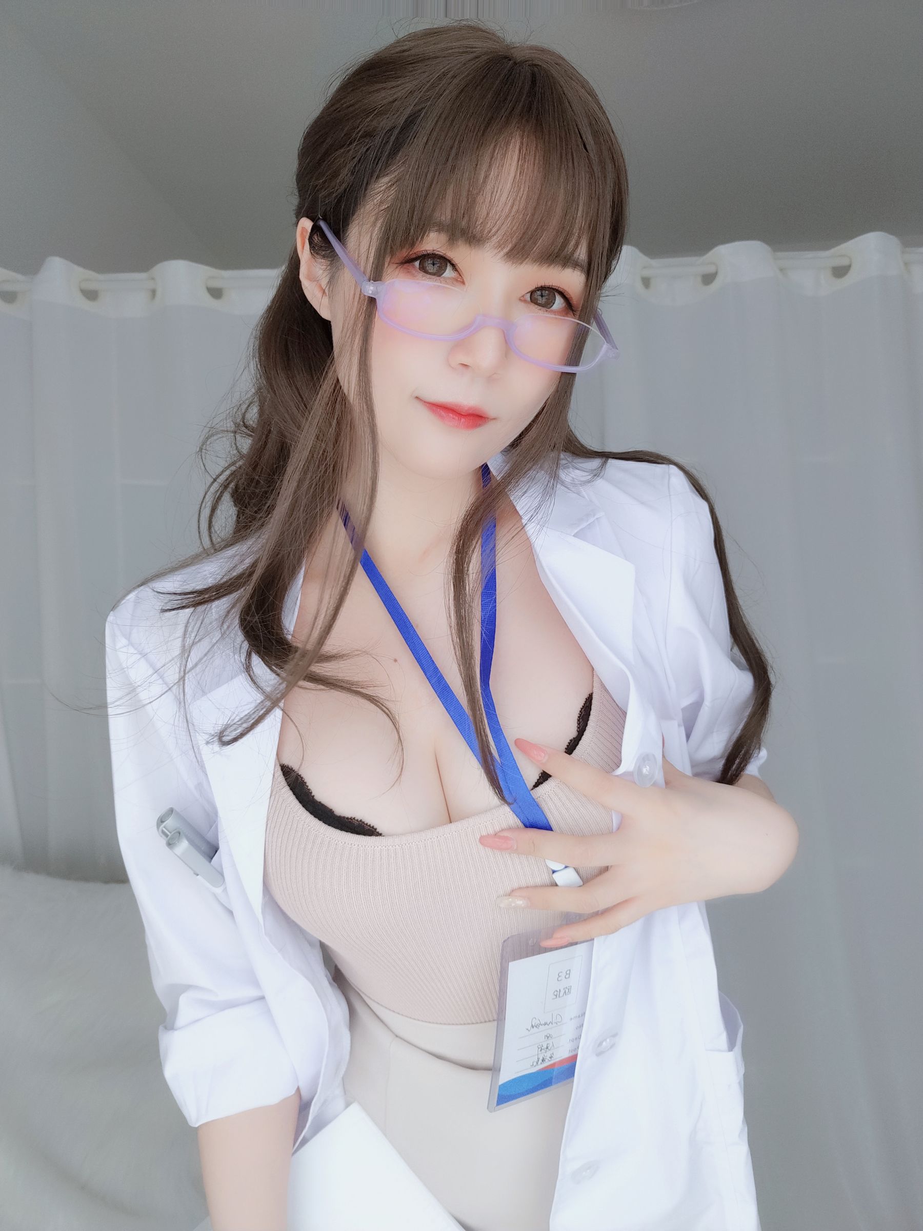 [COS福利] Coser小姐姐白银 - 私人医生