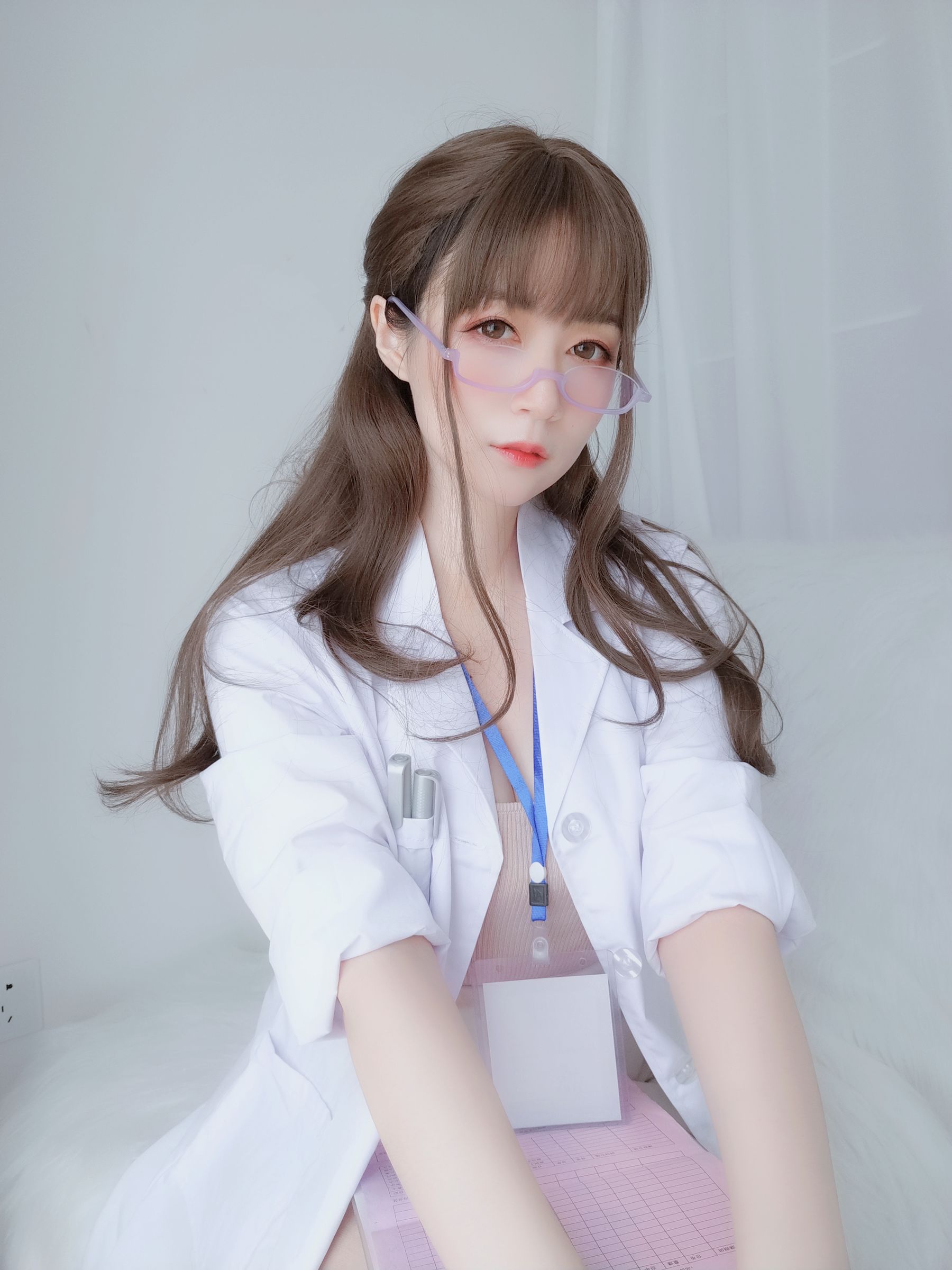 [COS福利] Coser小姐姐白银 - 私人医生