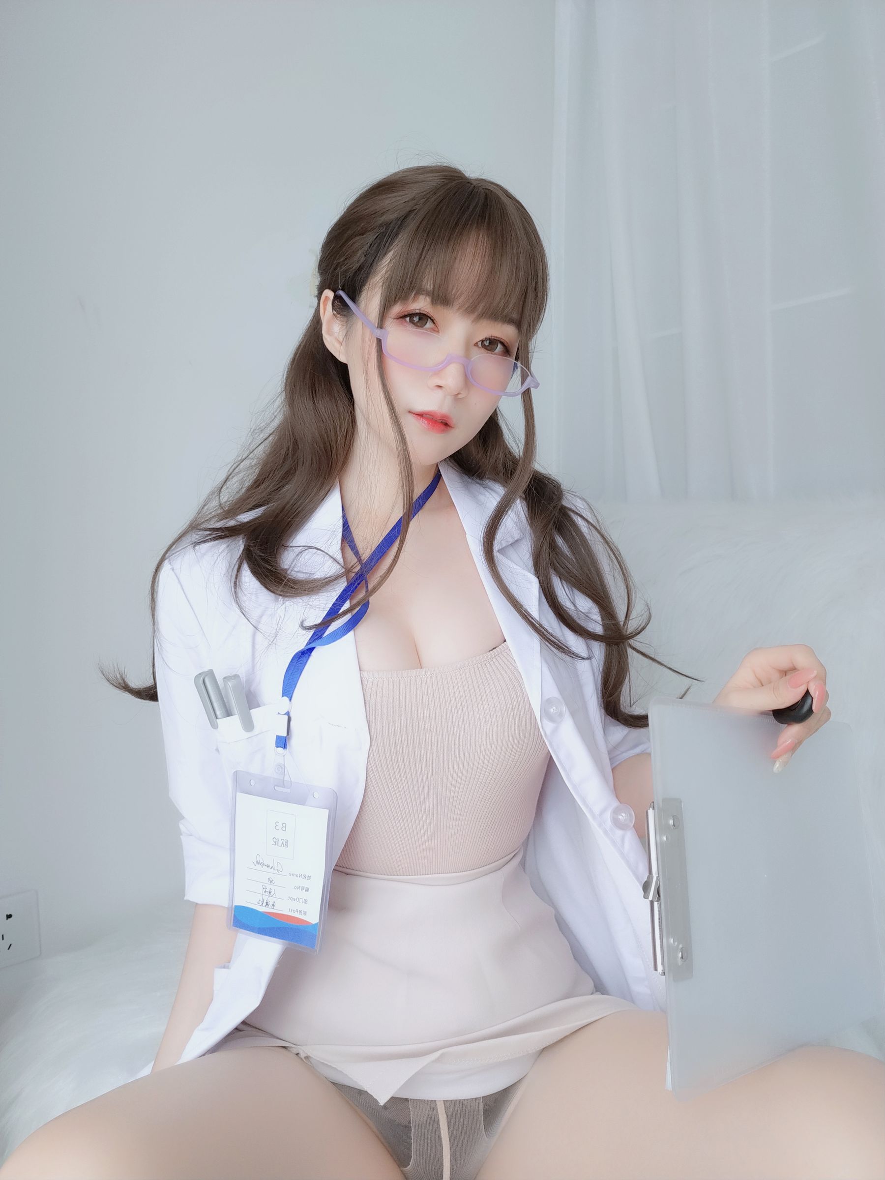 [COS福利] Coser小姐姐白银 - 私人医生