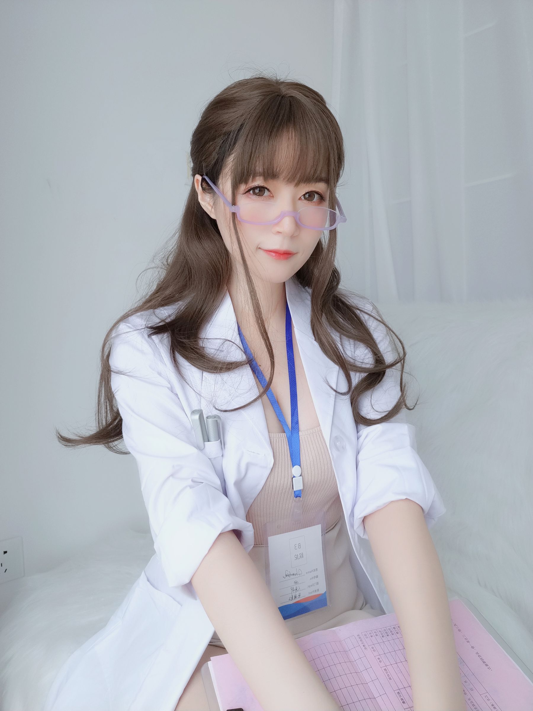 [COS福利] Coser小姐姐白银 - 私人医生