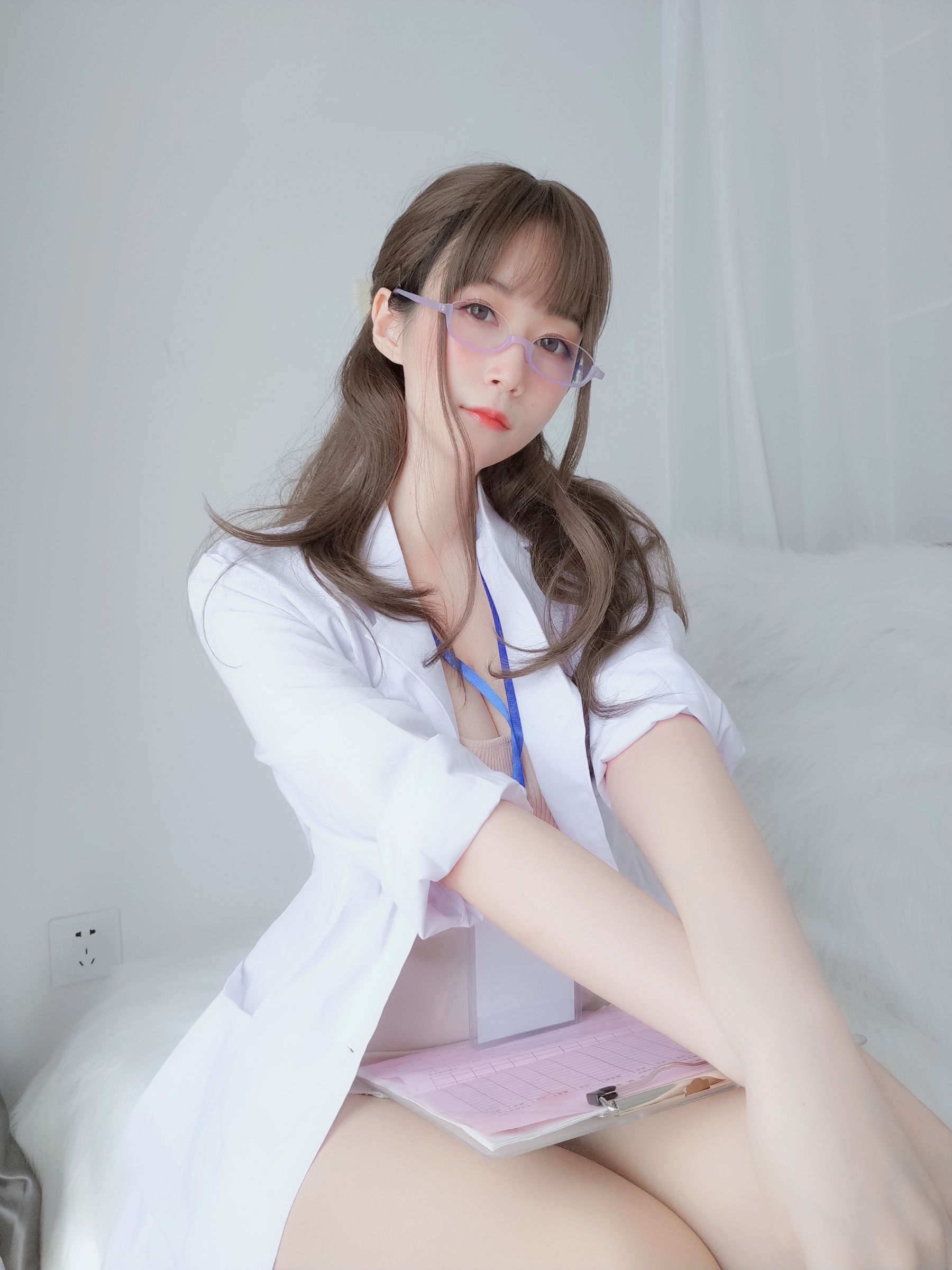 [COS福利] Coser小姐姐白银 - 私人医生