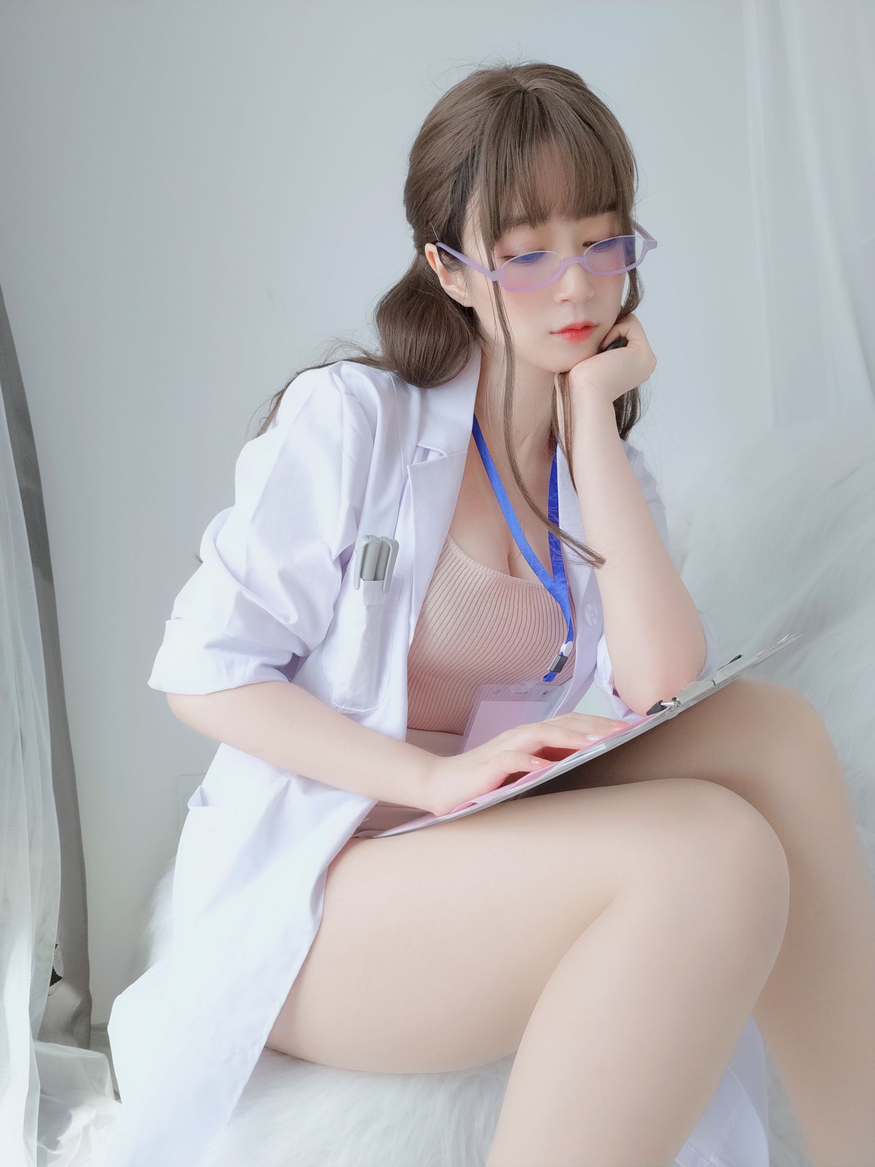 [COS福利] Coser小姐姐白银 - 私人医生