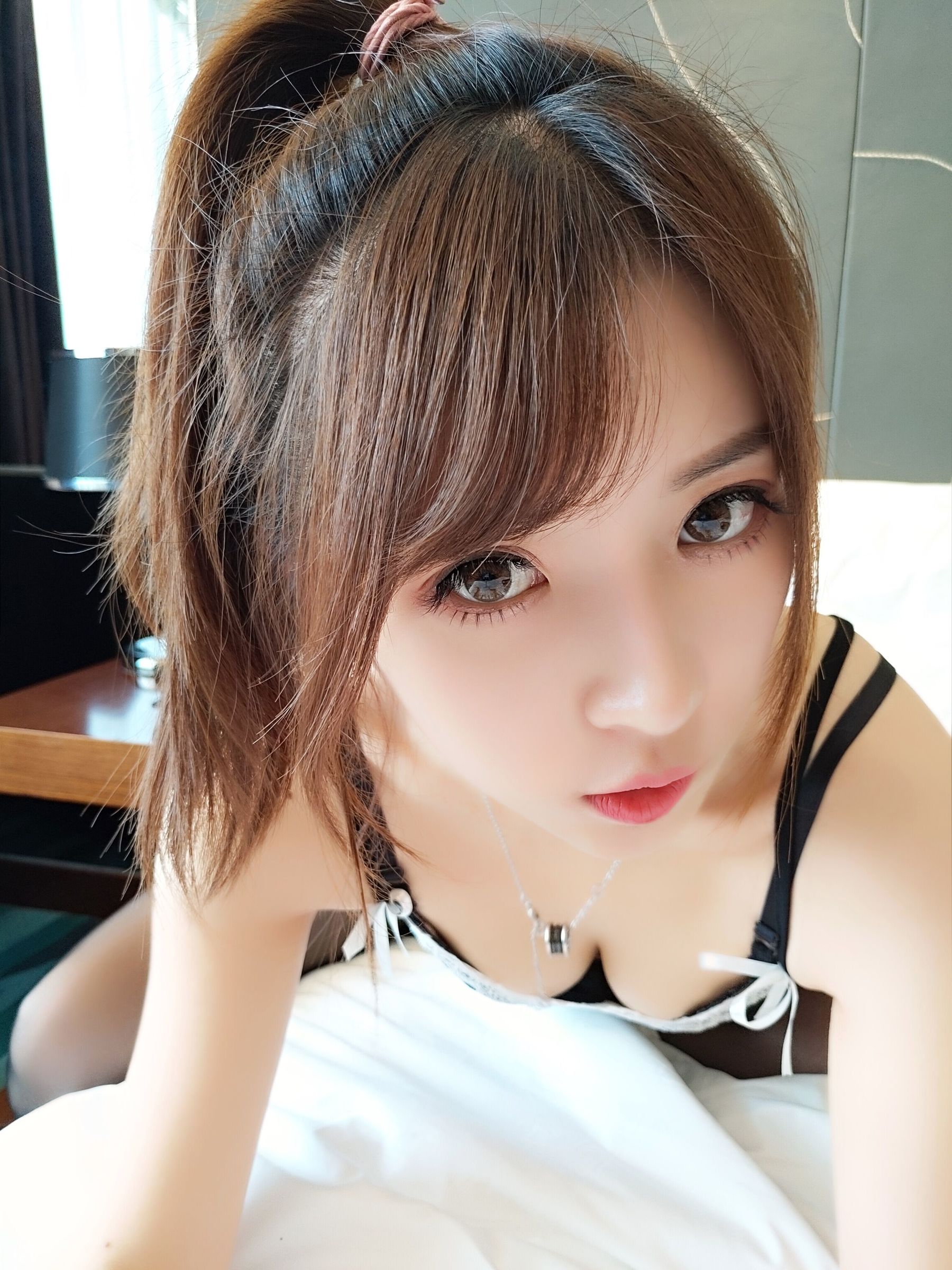 [COS福利] 斗鱼主播小女巫露娜 - 黑色吊带裙