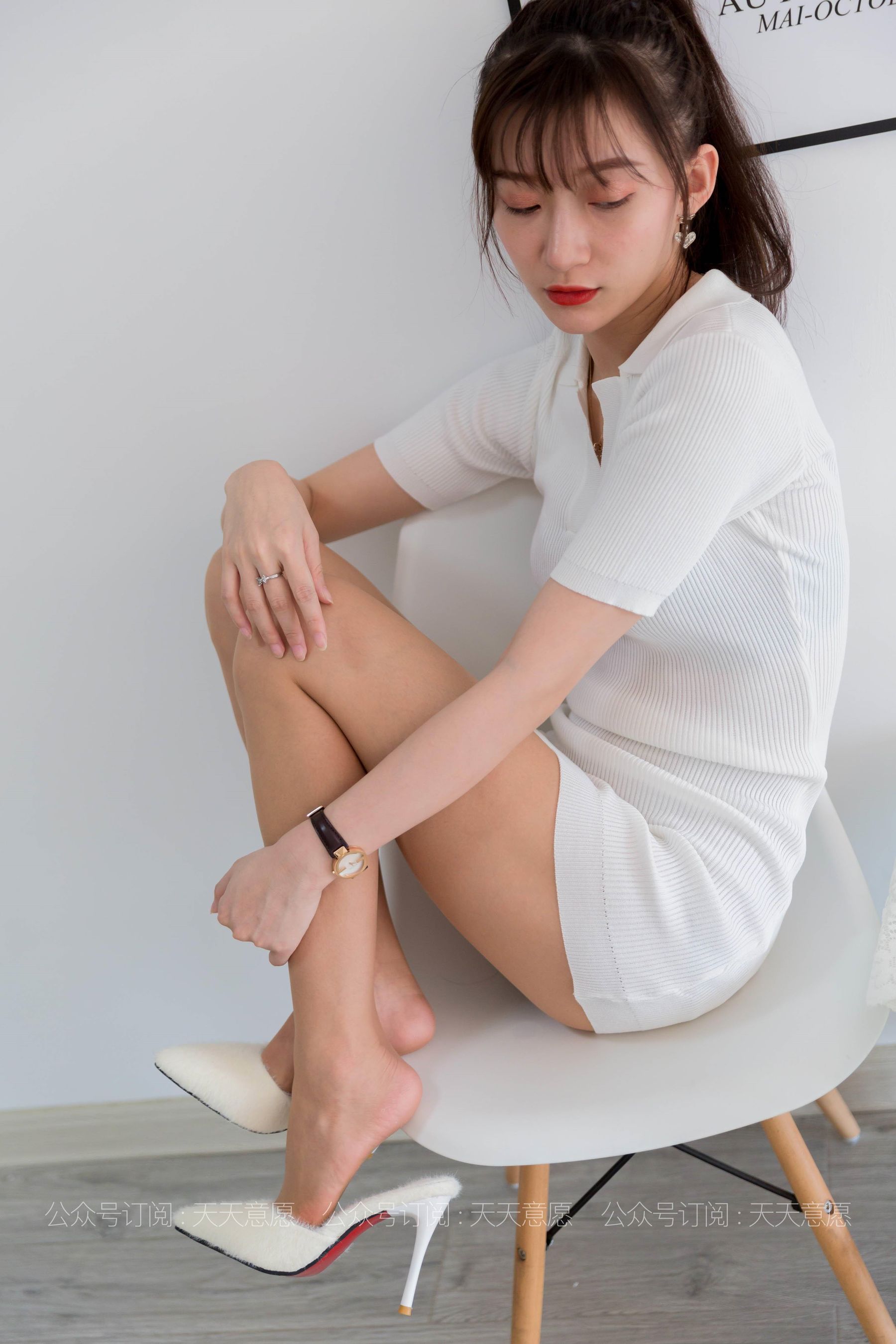 [IESS异思趣向] 丝享家 767：秋秋《纯欲白短裙》
