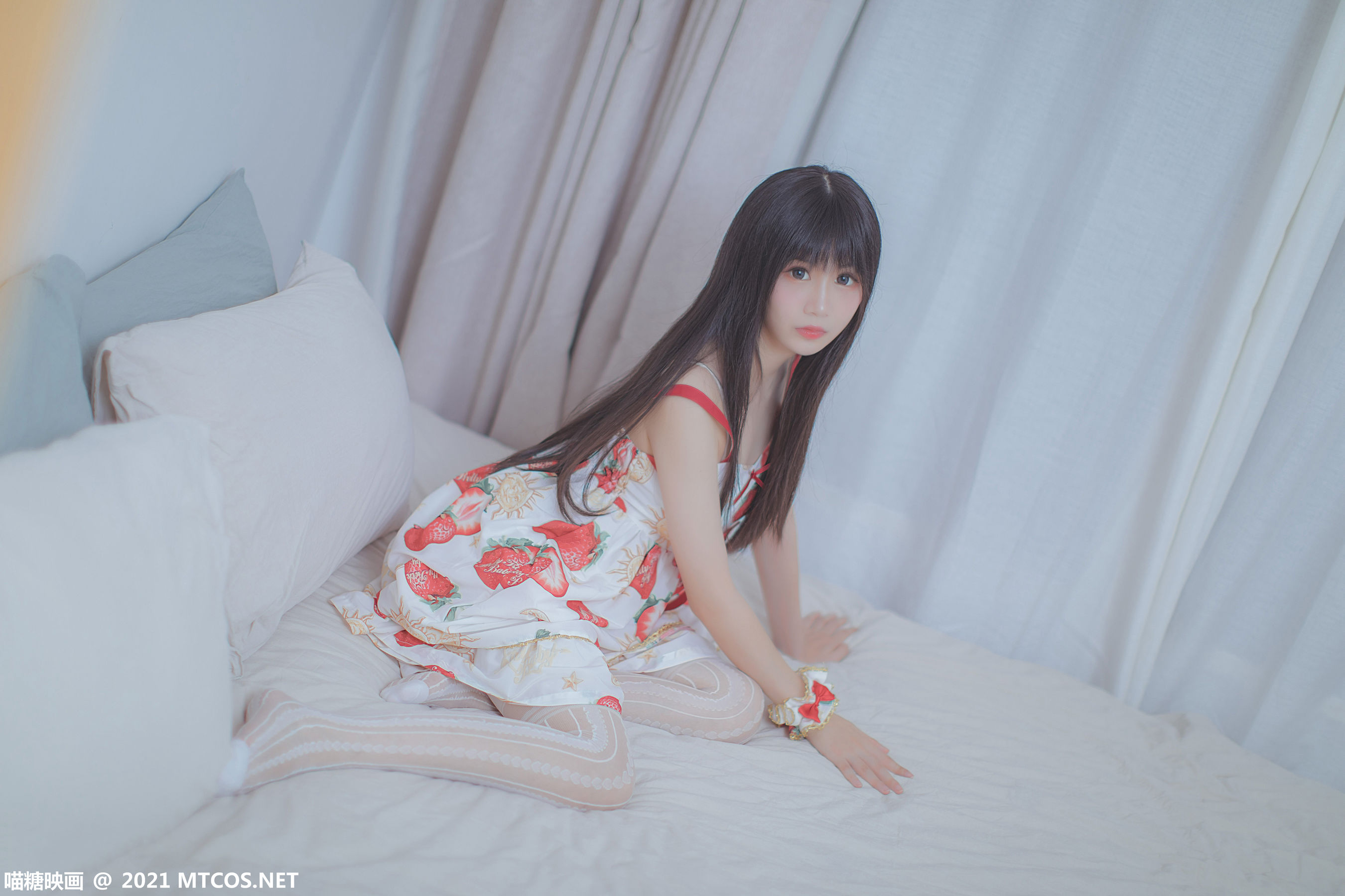 [喵糖映画] VOL.407 鳗鱼霏儿 草莓小裙子