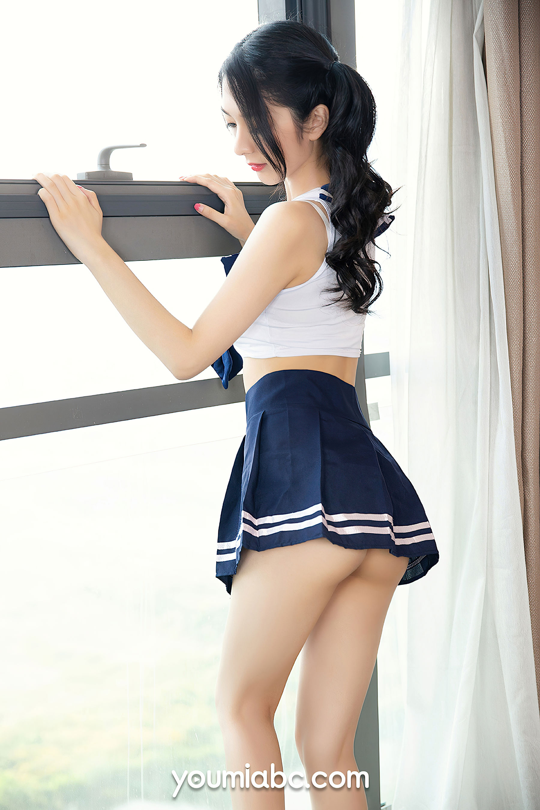 [尤蜜YouMiabc]  小热巴 风骚学妹