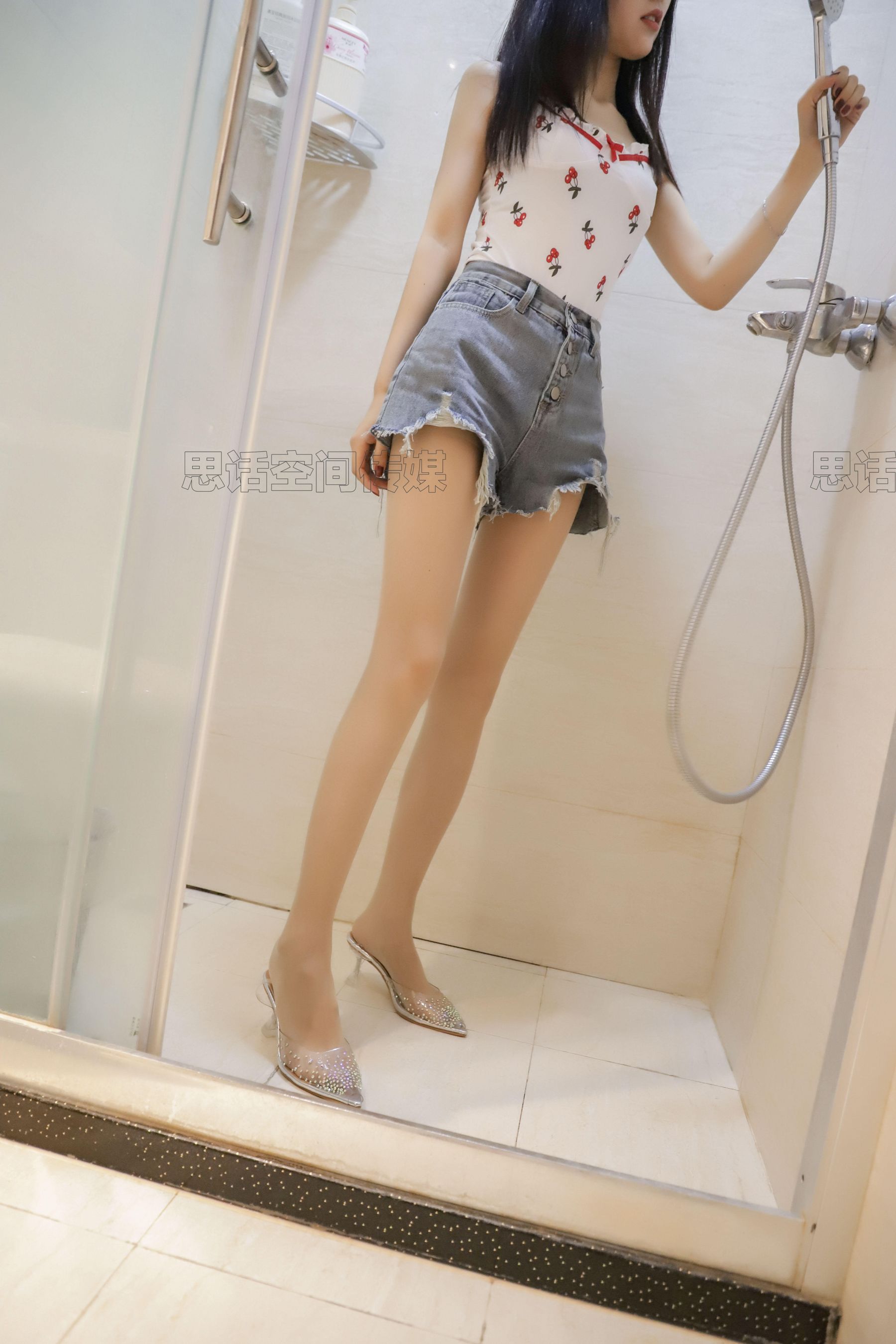 [思话SiHua] SJ011 筱蝶 湿身泡泡女孩