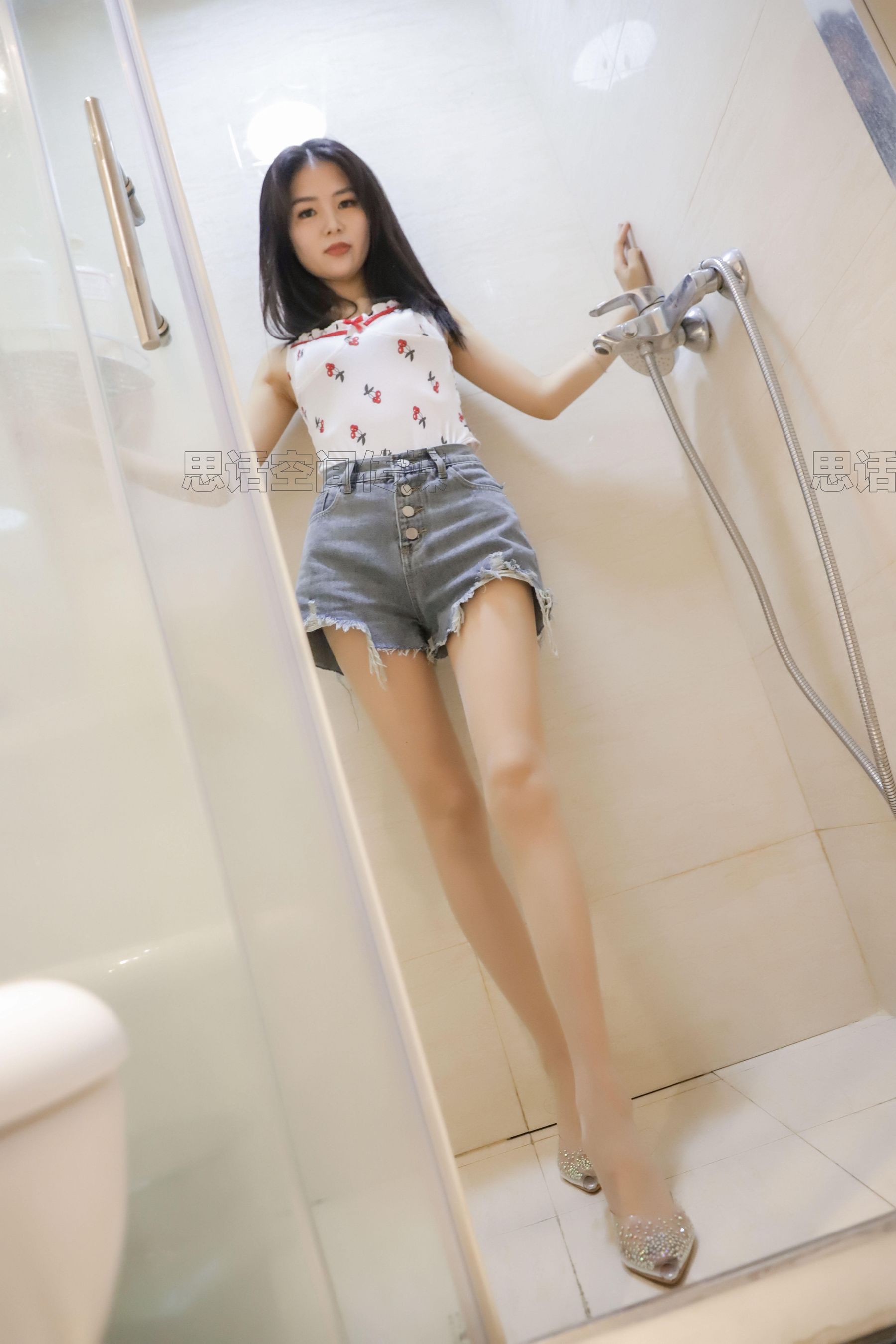 [思话SiHua] SJ011 筱蝶 湿身泡泡女孩