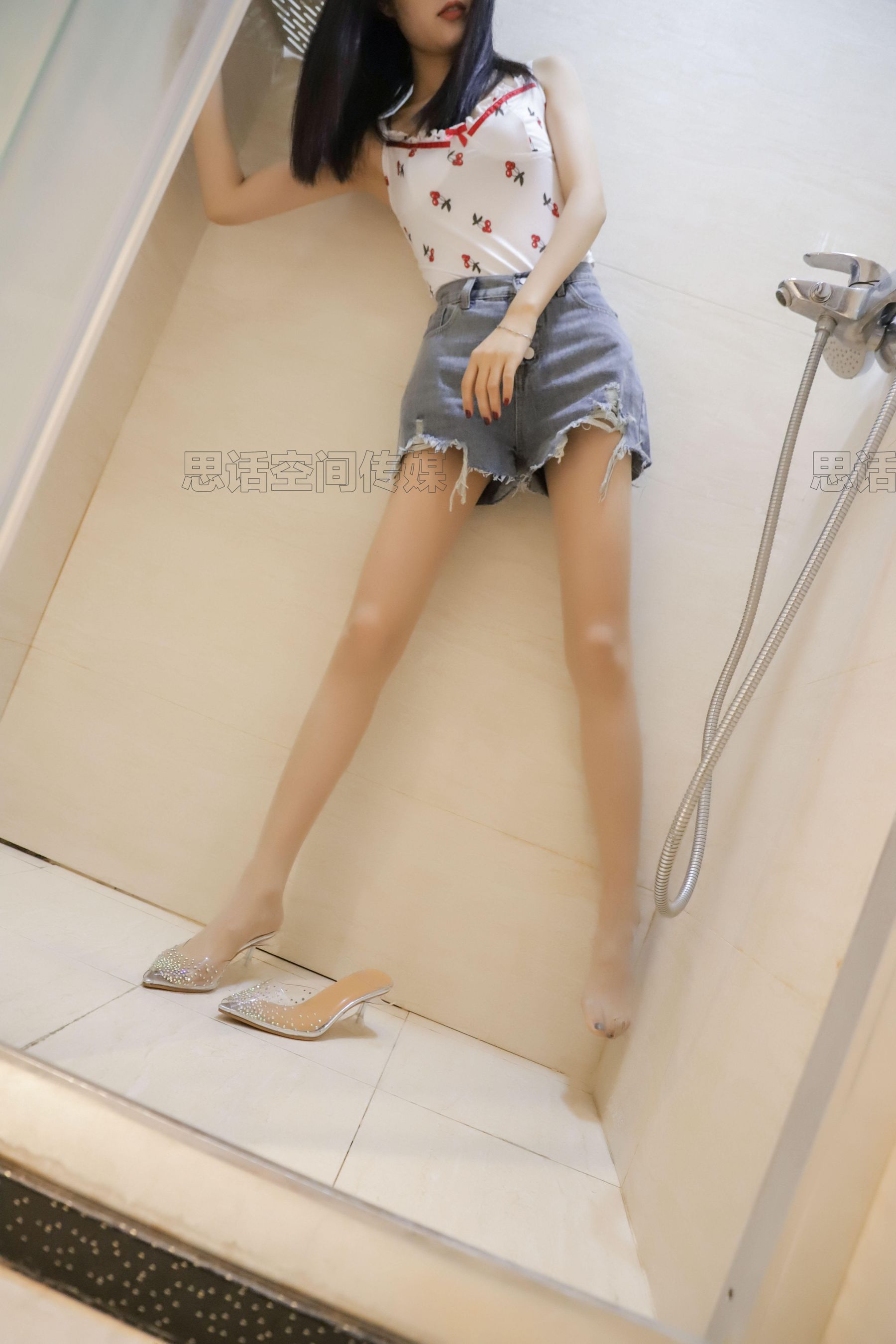 [思话SiHua] SJ011 筱蝶 湿身泡泡女孩