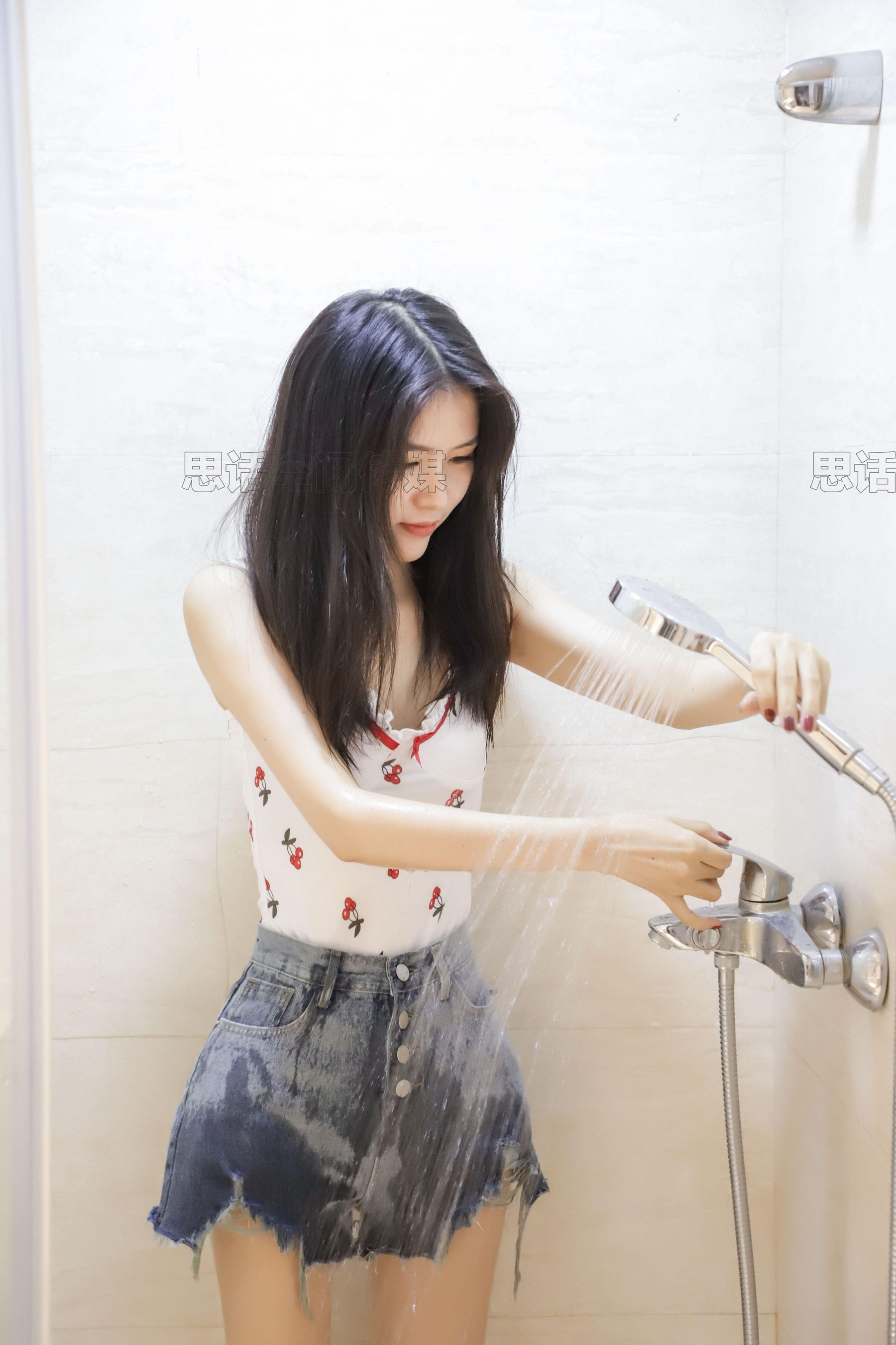 [思话SiHua] SJ011 筱蝶 湿身泡泡女孩