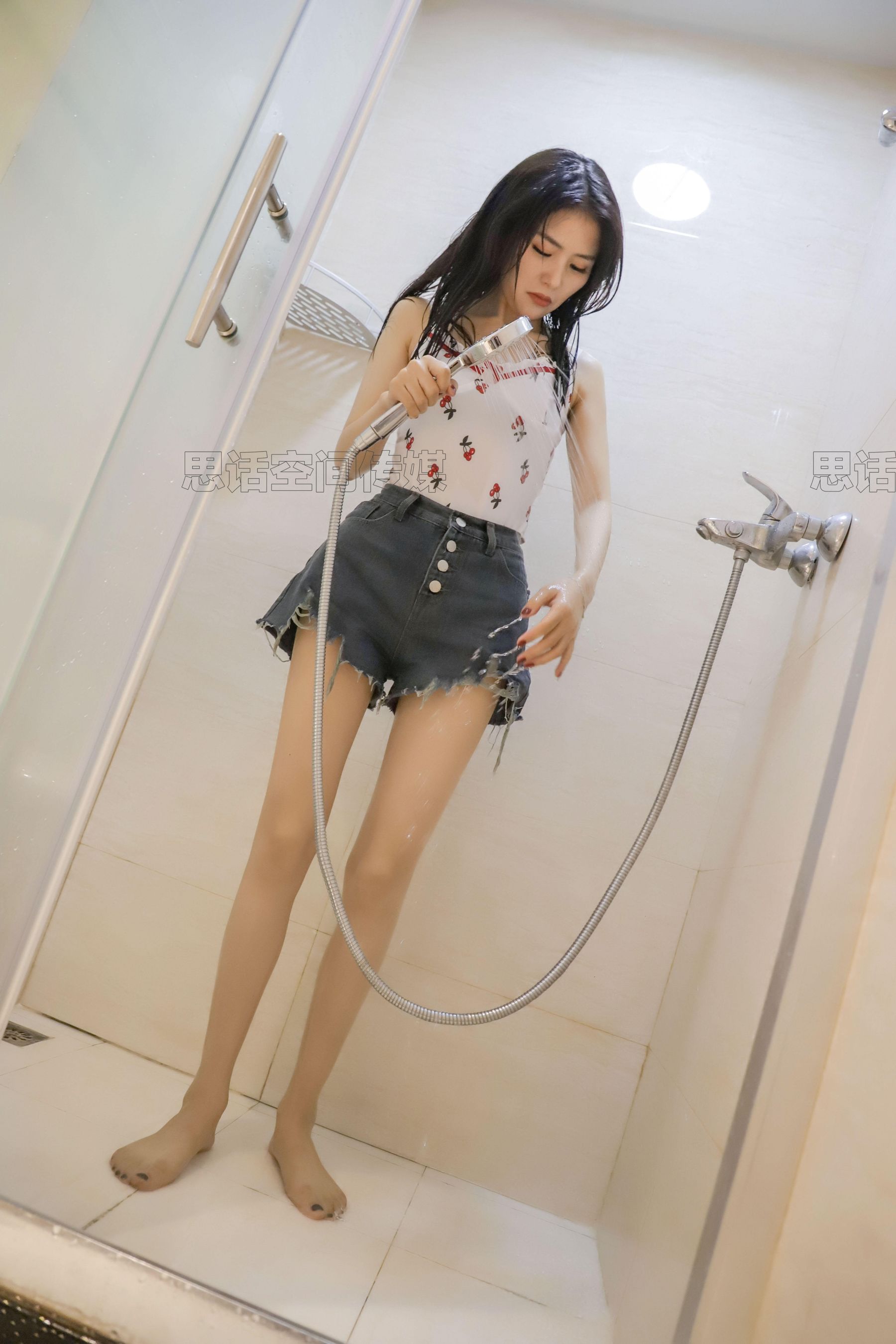 [思话SiHua] SJ011 筱蝶 湿身泡泡女孩