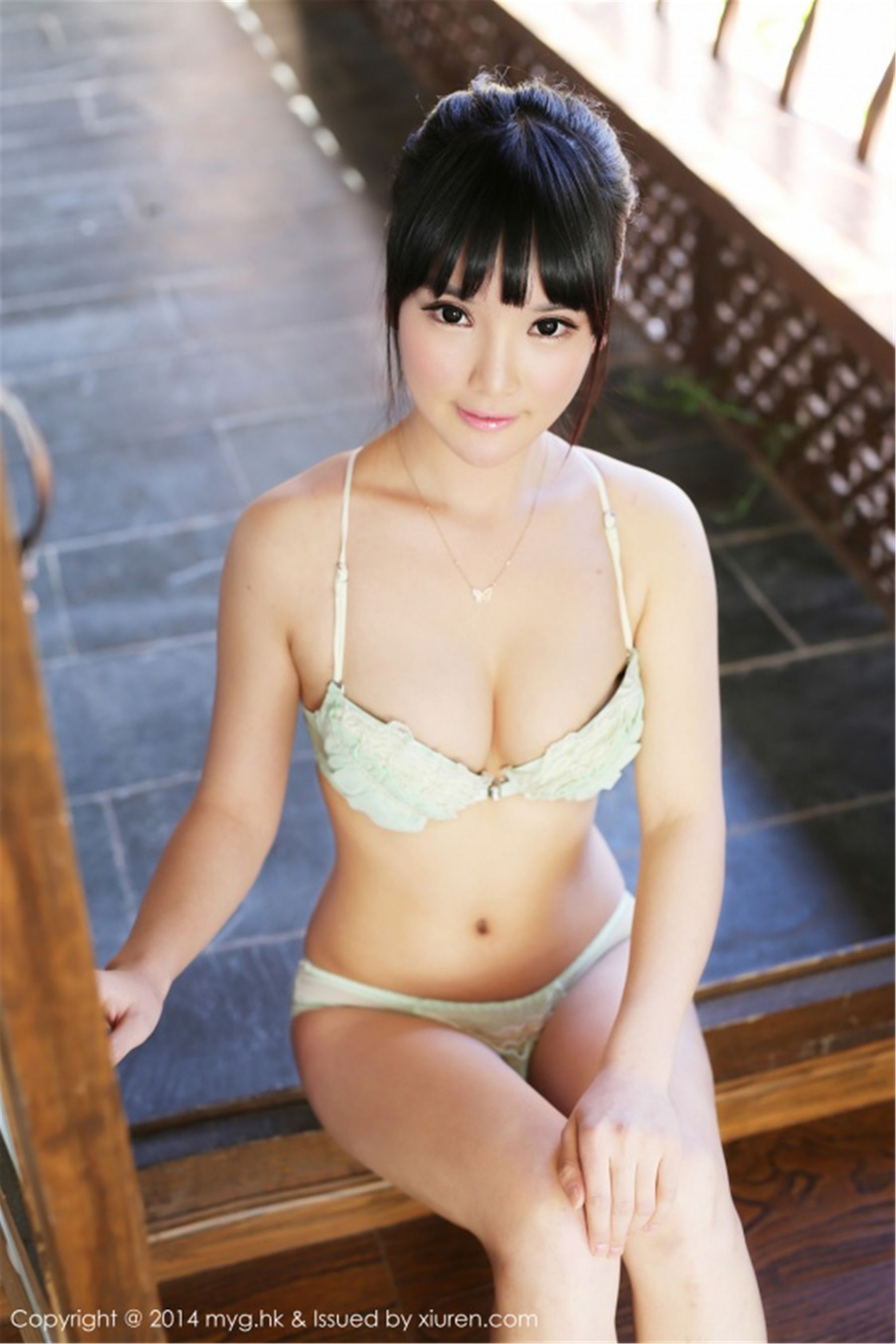 妮儿Bluelabel《外拍2套清新内衣》 [美媛馆MyGirl] Vol.070