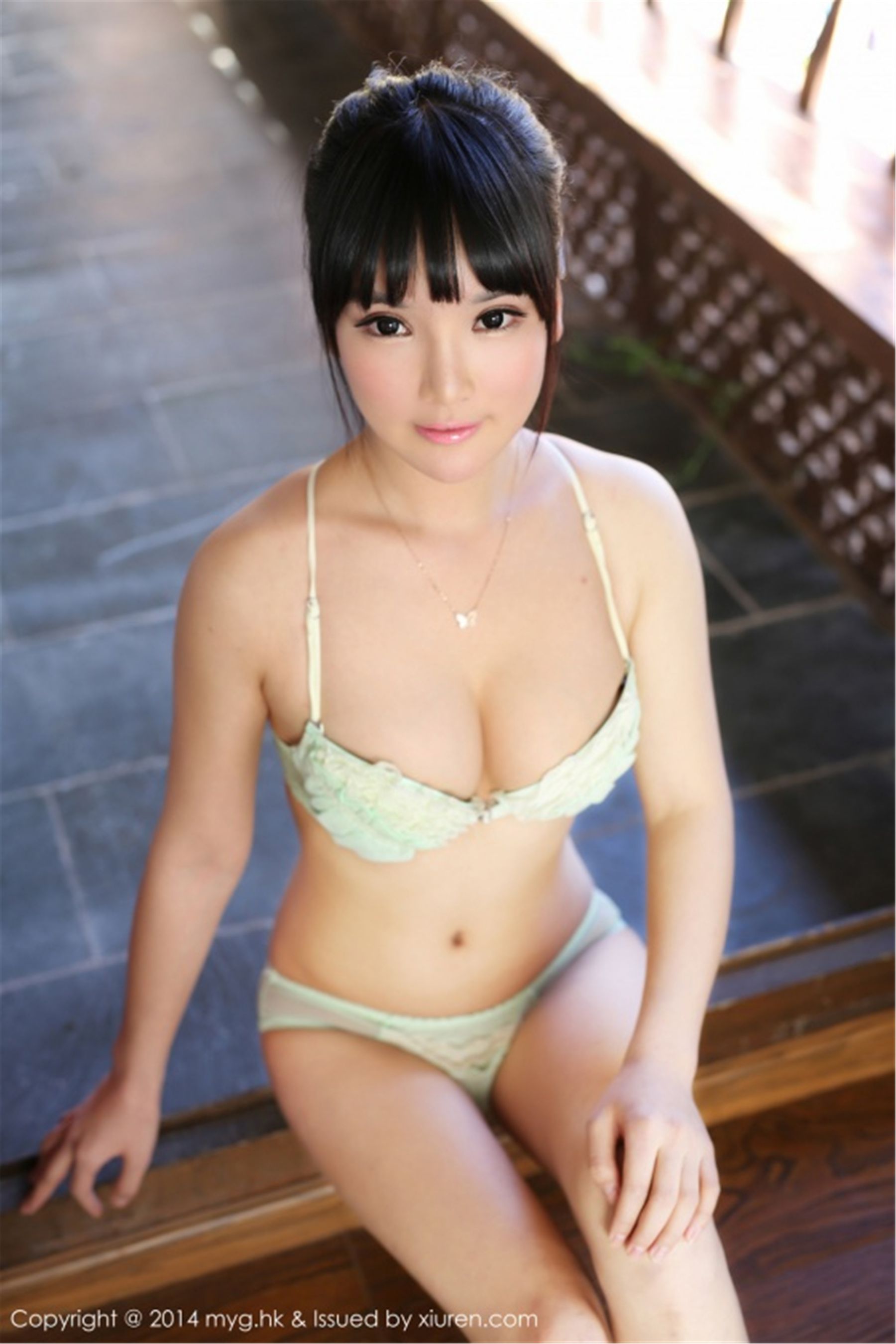 妮儿Bluelabel《外拍2套清新内衣》 [美媛馆MyGirl] Vol.070