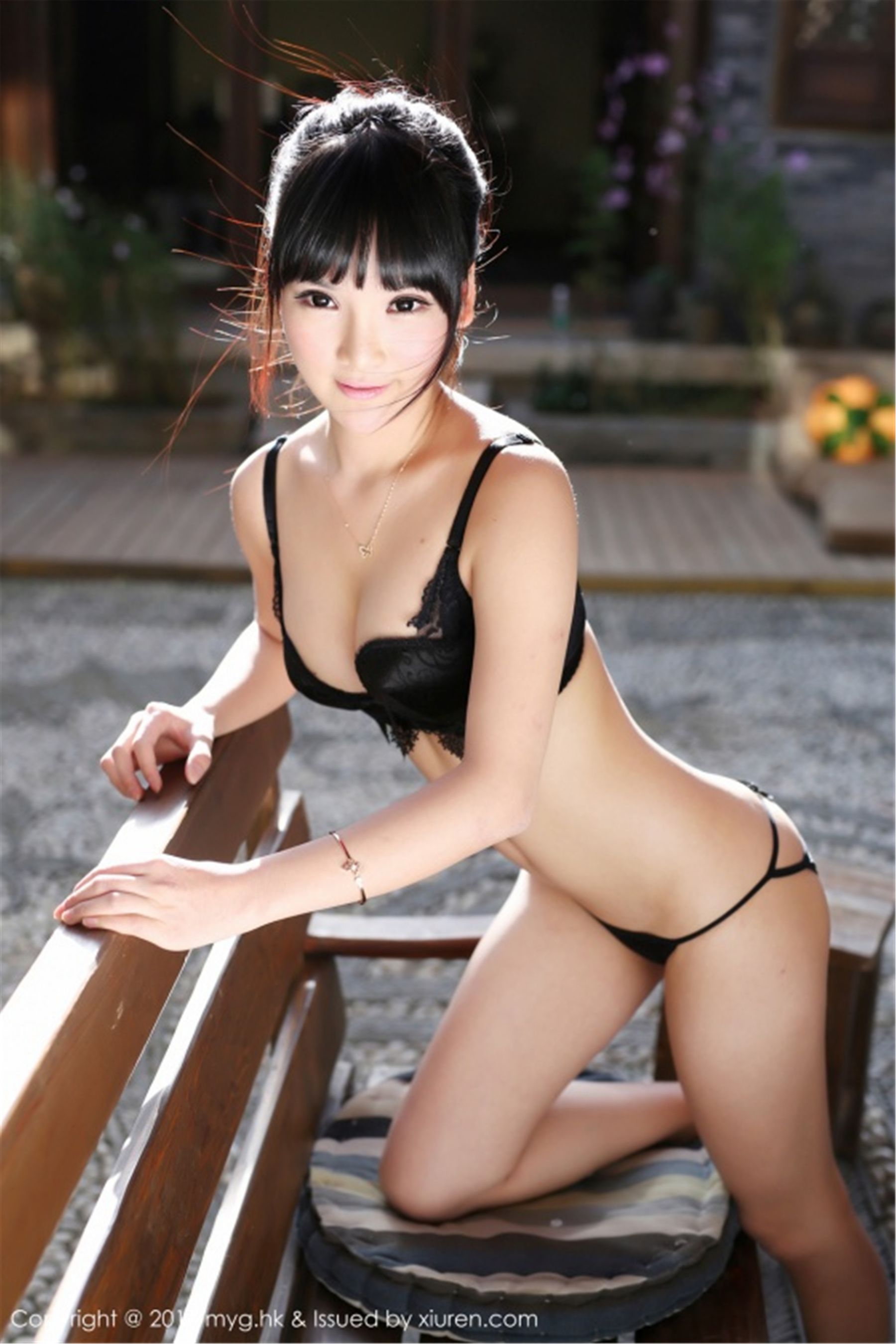 妮儿Bluelabel《外拍2套清新内衣》 [美媛馆MyGirl] Vol.070