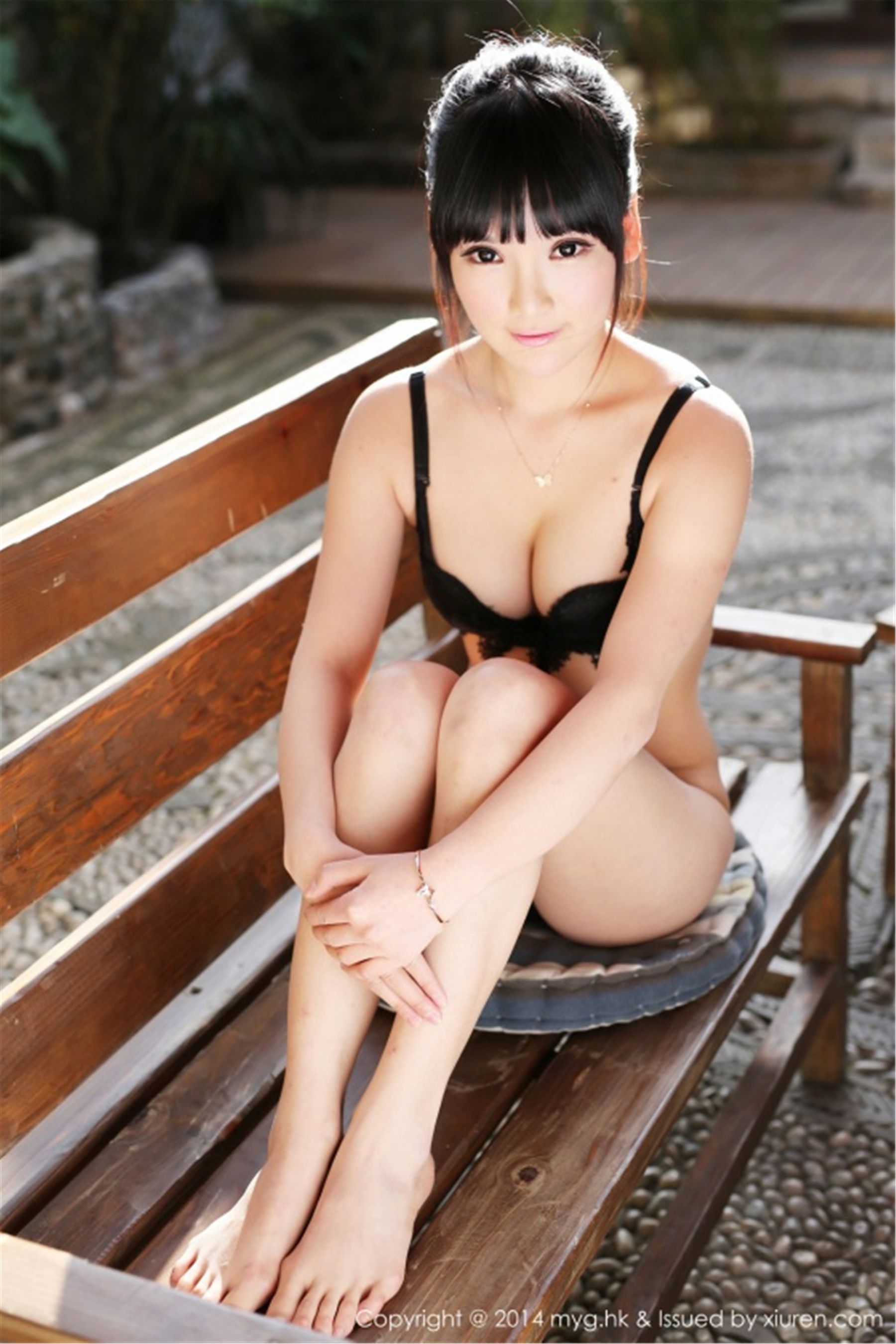 妮儿Bluelabel《外拍2套清新内衣》 [美媛馆MyGirl] Vol.070