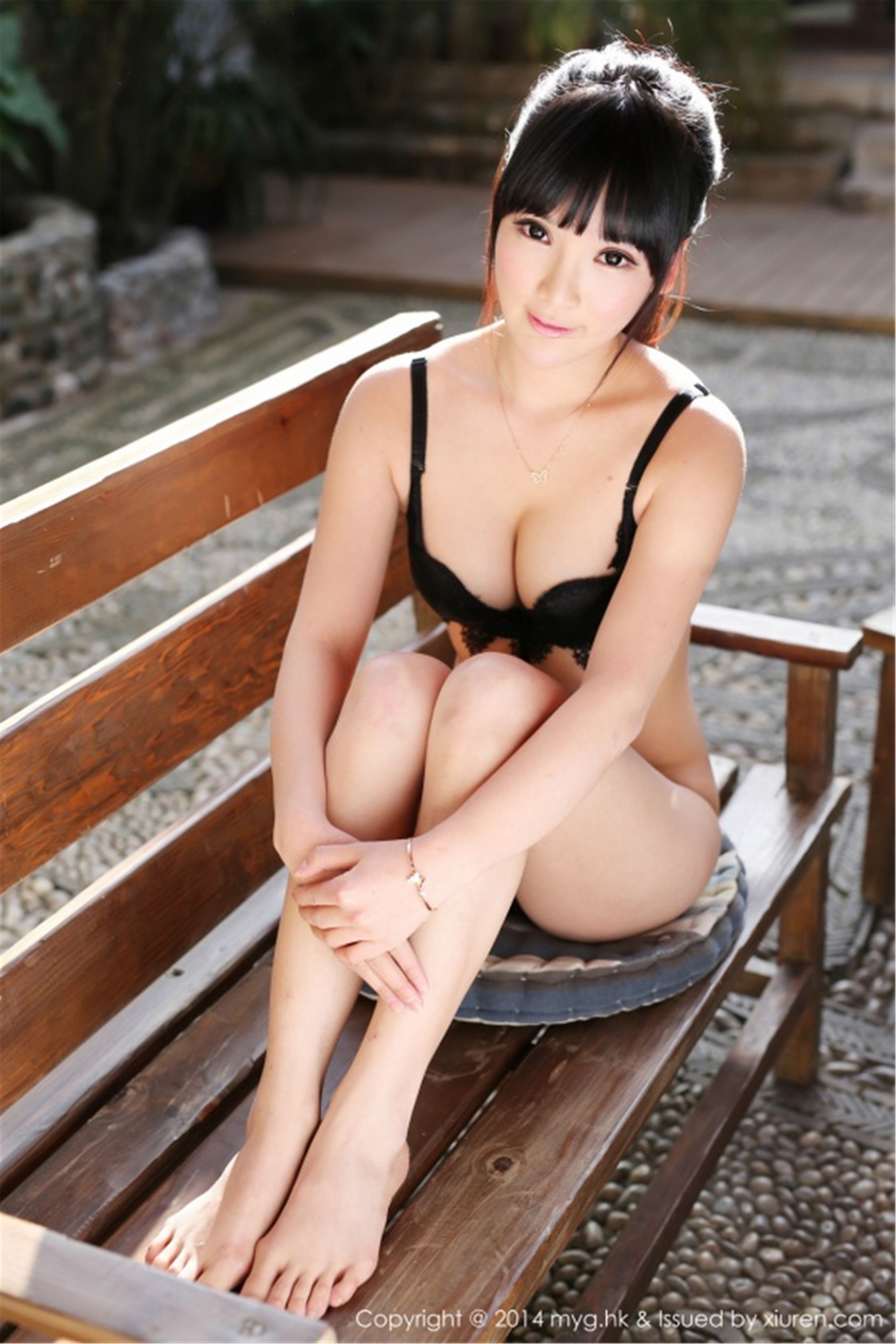 妮儿Bluelabel《外拍2套清新内衣》 [美媛馆MyGirl] Vol.070