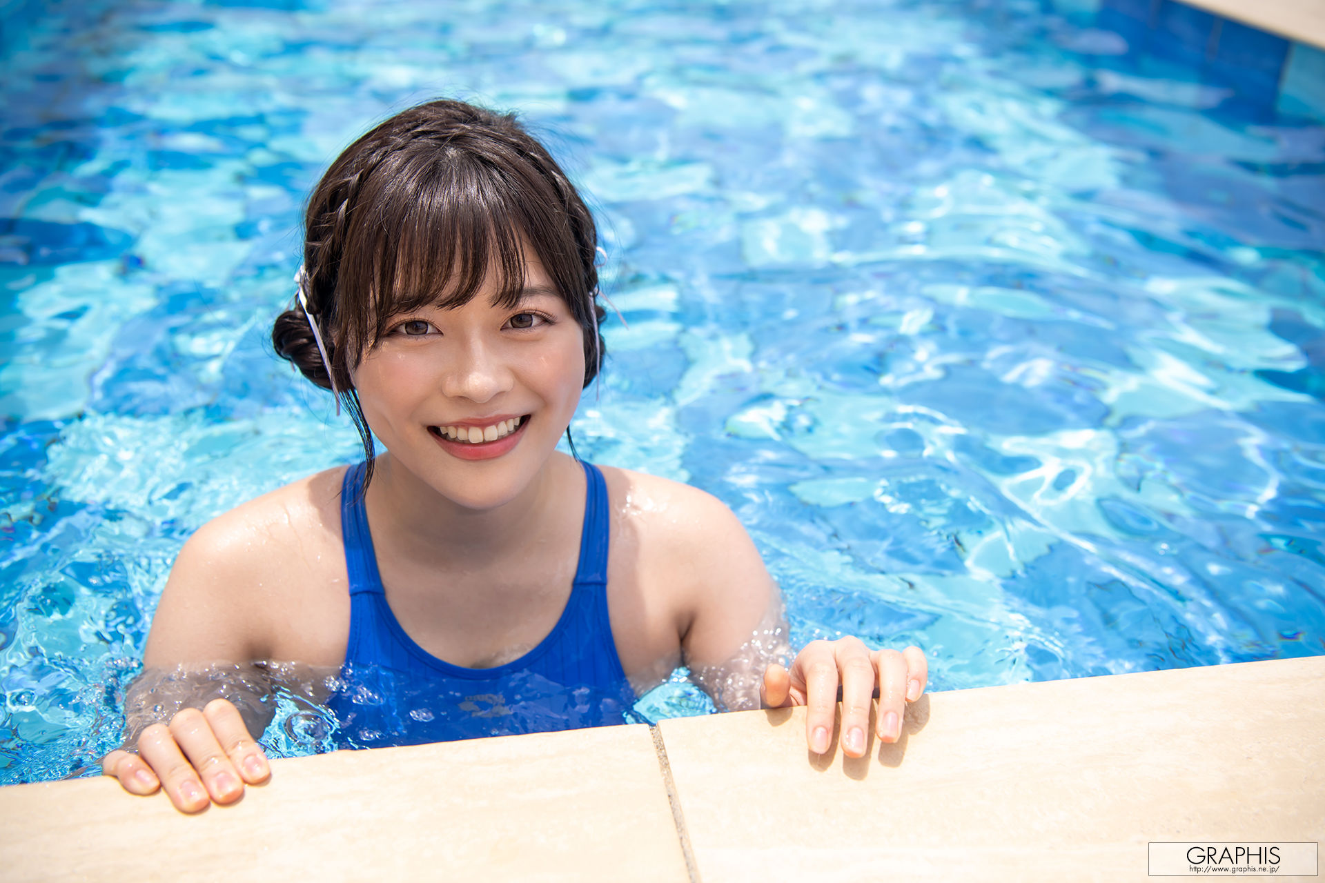 [Graphis] Special - Kanon Kanade 奏音かのん Playing Love