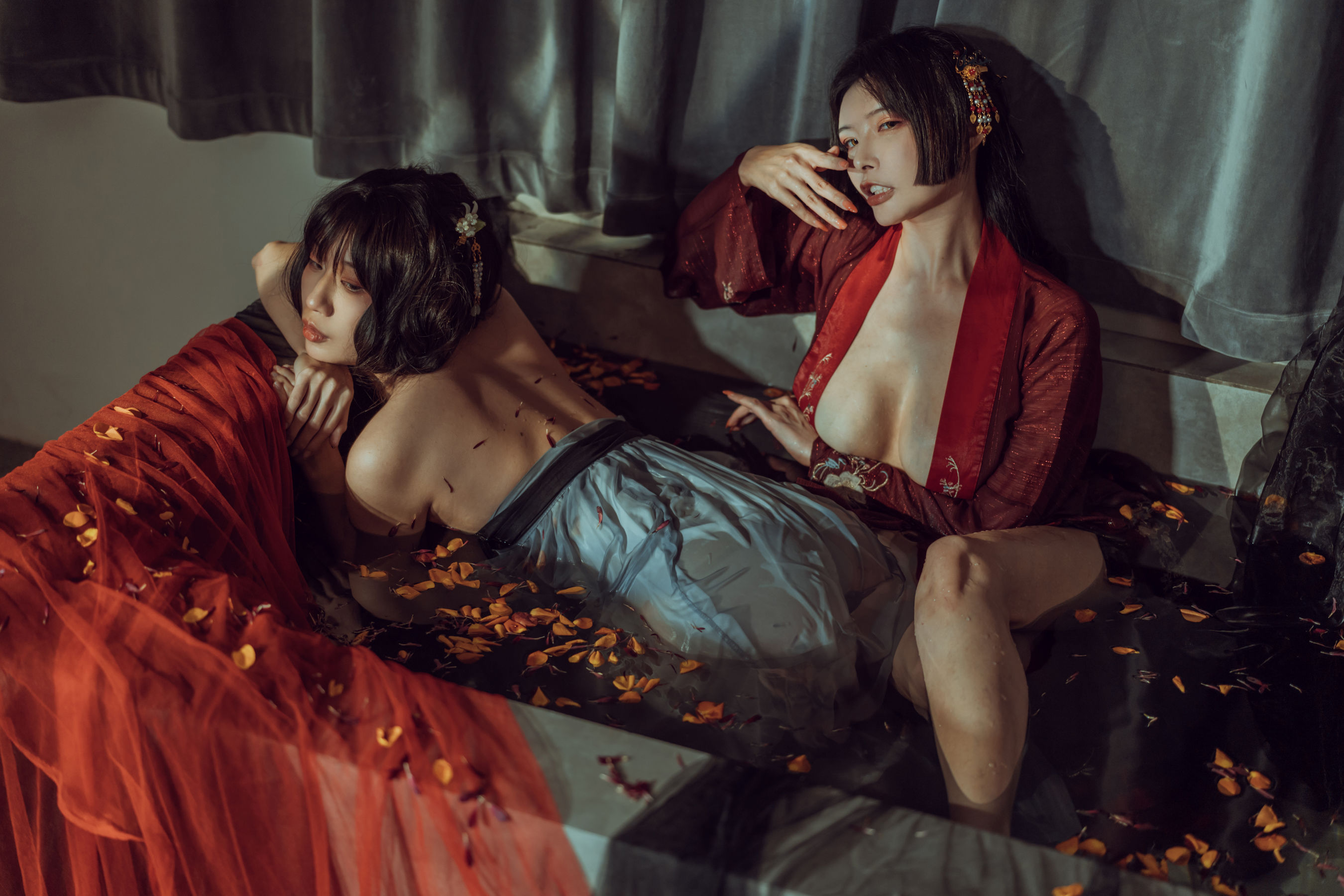 [COS福利] 秋和柯基(夏小秋秋秋) - 昏红帐