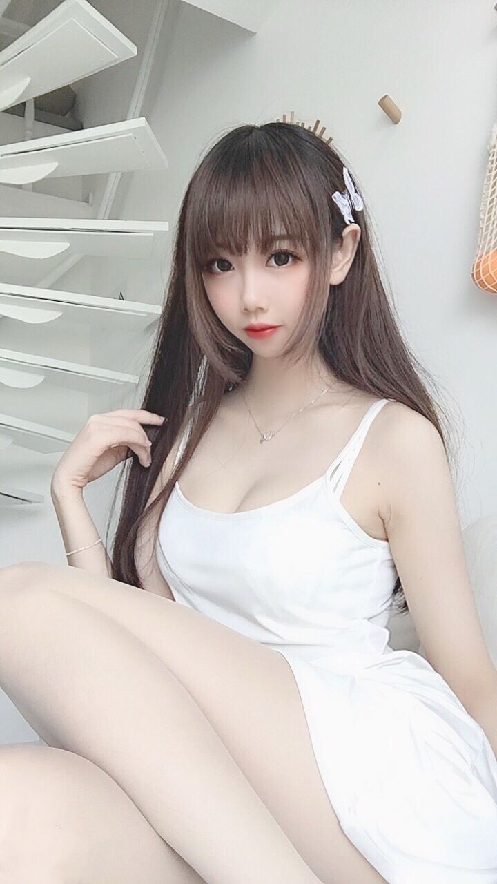[COS福利] Cos小姐姐雪琪 - 肉丝吊带裙