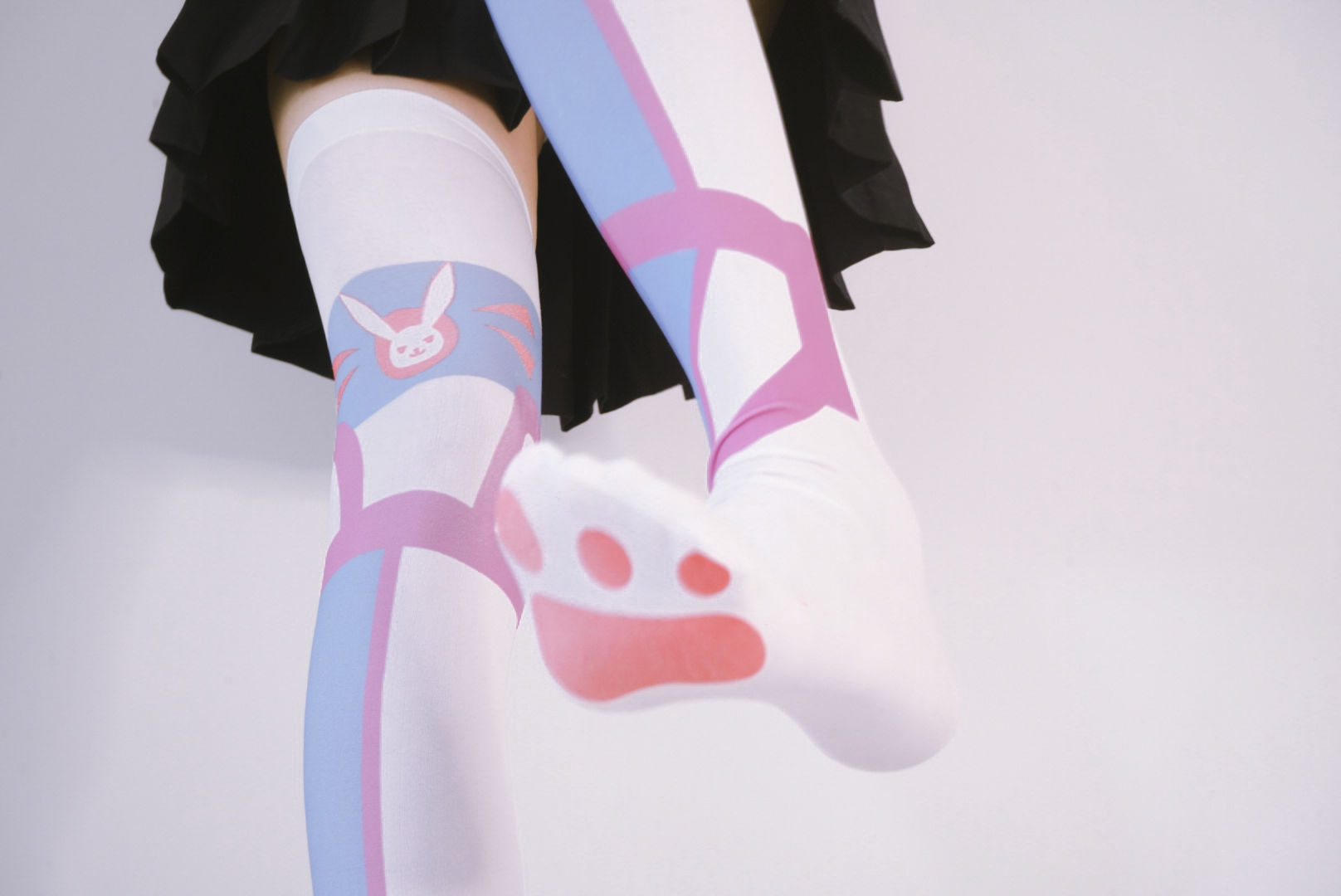 [COS福利] 萌妹子眼酱大魔王w - D.VA