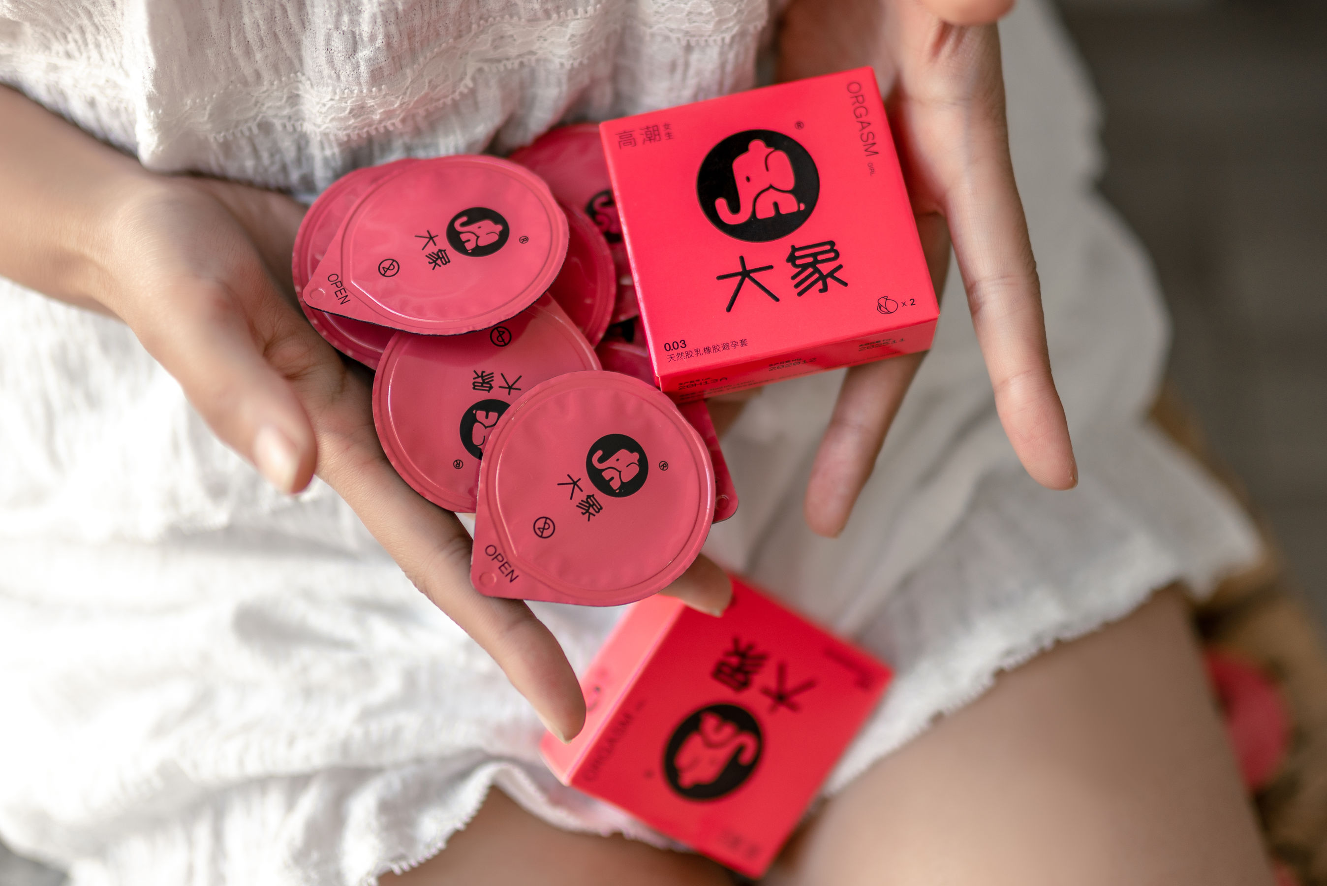 [COS福利] 动漫博主蠢沫沫 - 大象 白睡衣