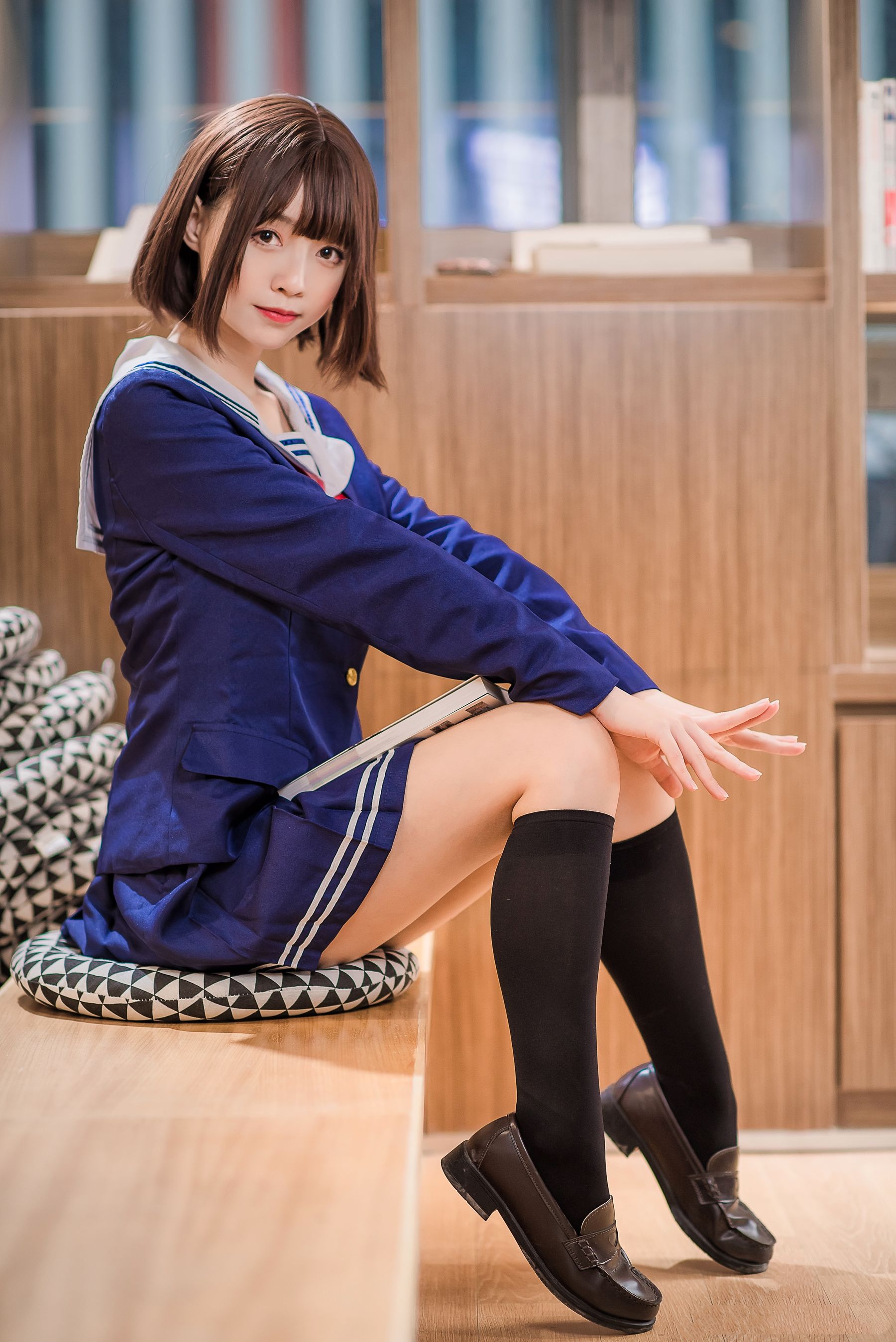 [COS福利] 动漫博主大大卷卷小卷 - 加藤惠校服
