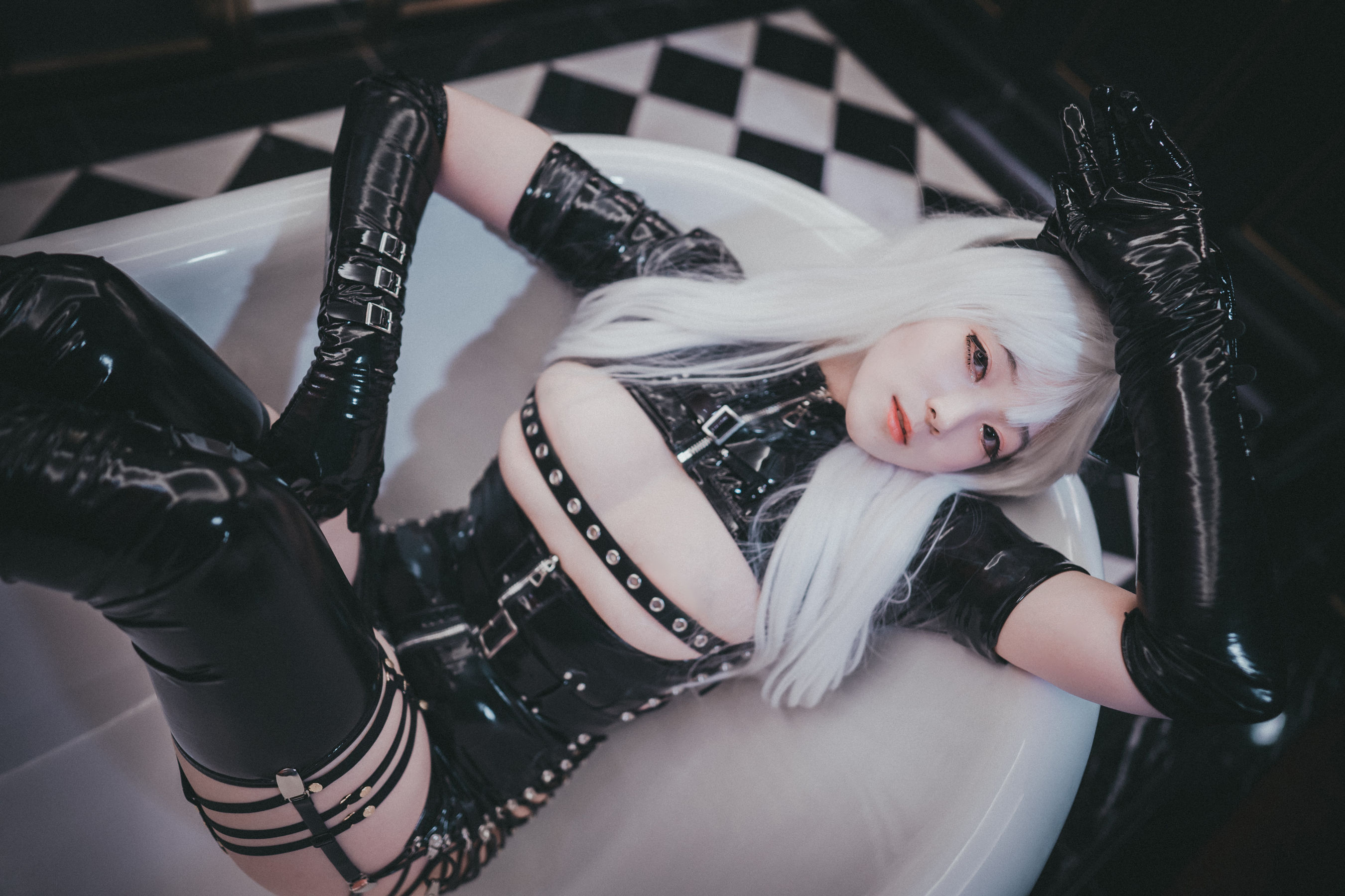 [COS福利] BamBi写真 - Poisonous Nurse